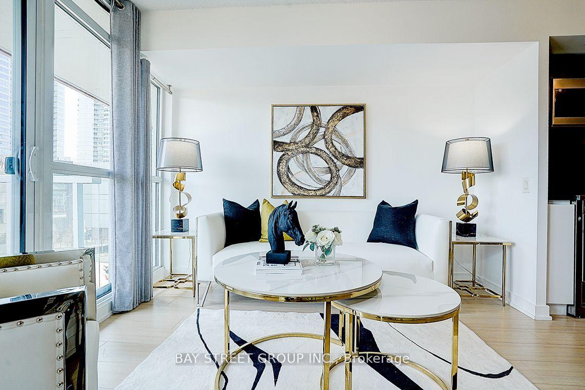 2 Bedrooms Condo at 85 Queens Wharf, Toronto For sale
