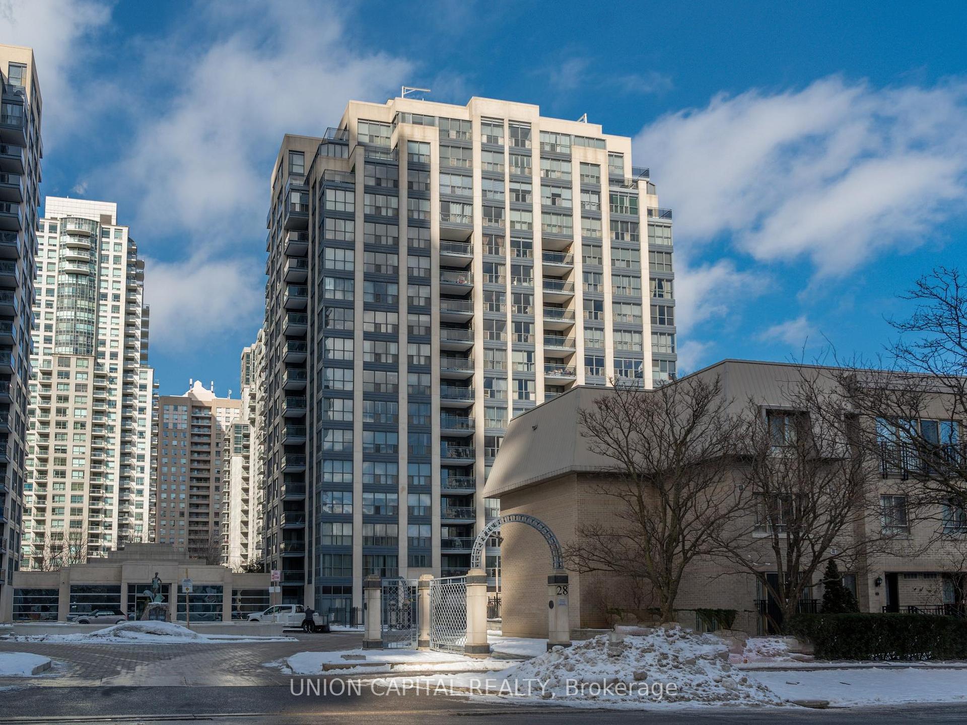 3 Bedrooms Condo at 28 Hollywood, Toronto For sale