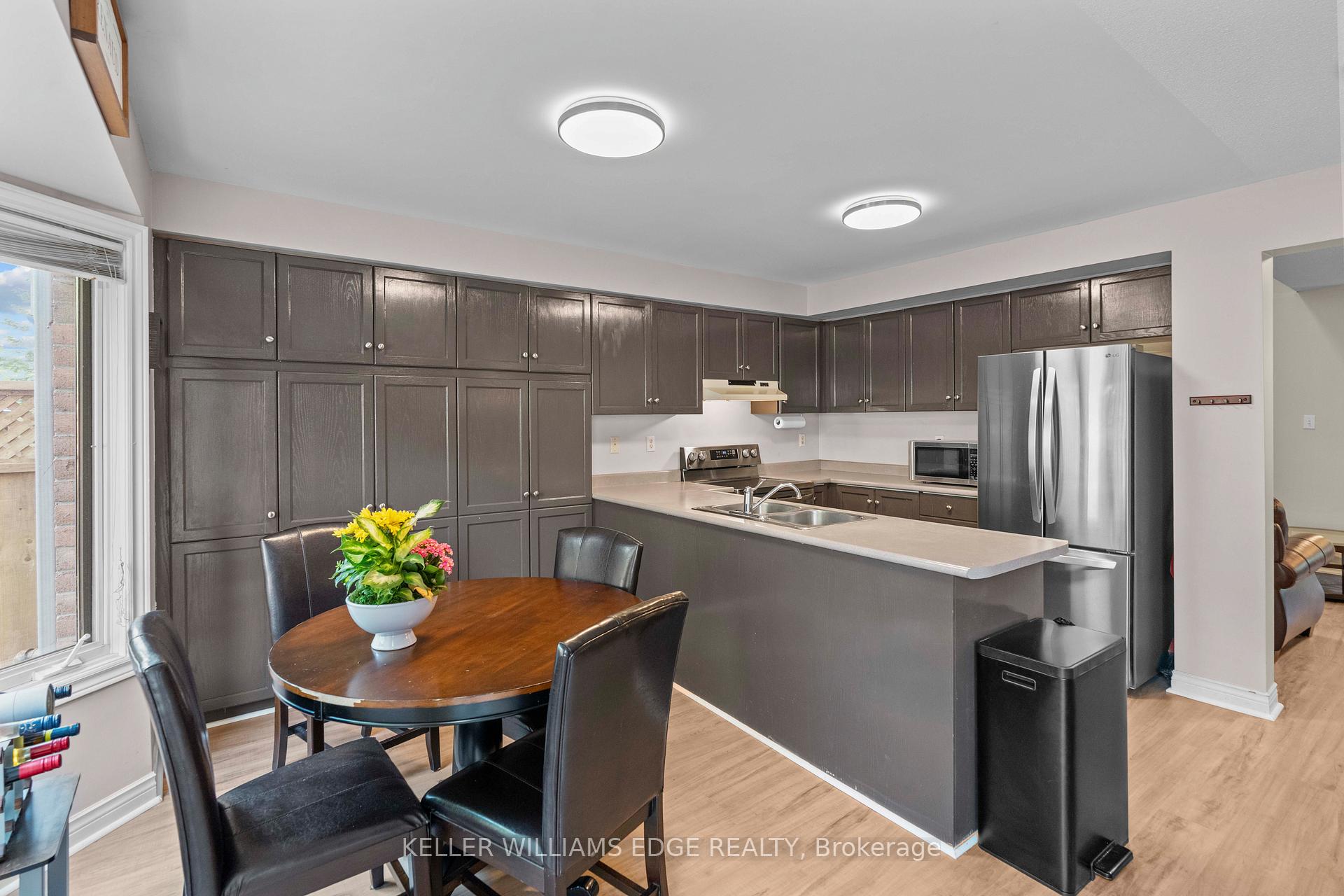 3 Bedrooms Condo at 320 Hamilton, Hamilton For sale