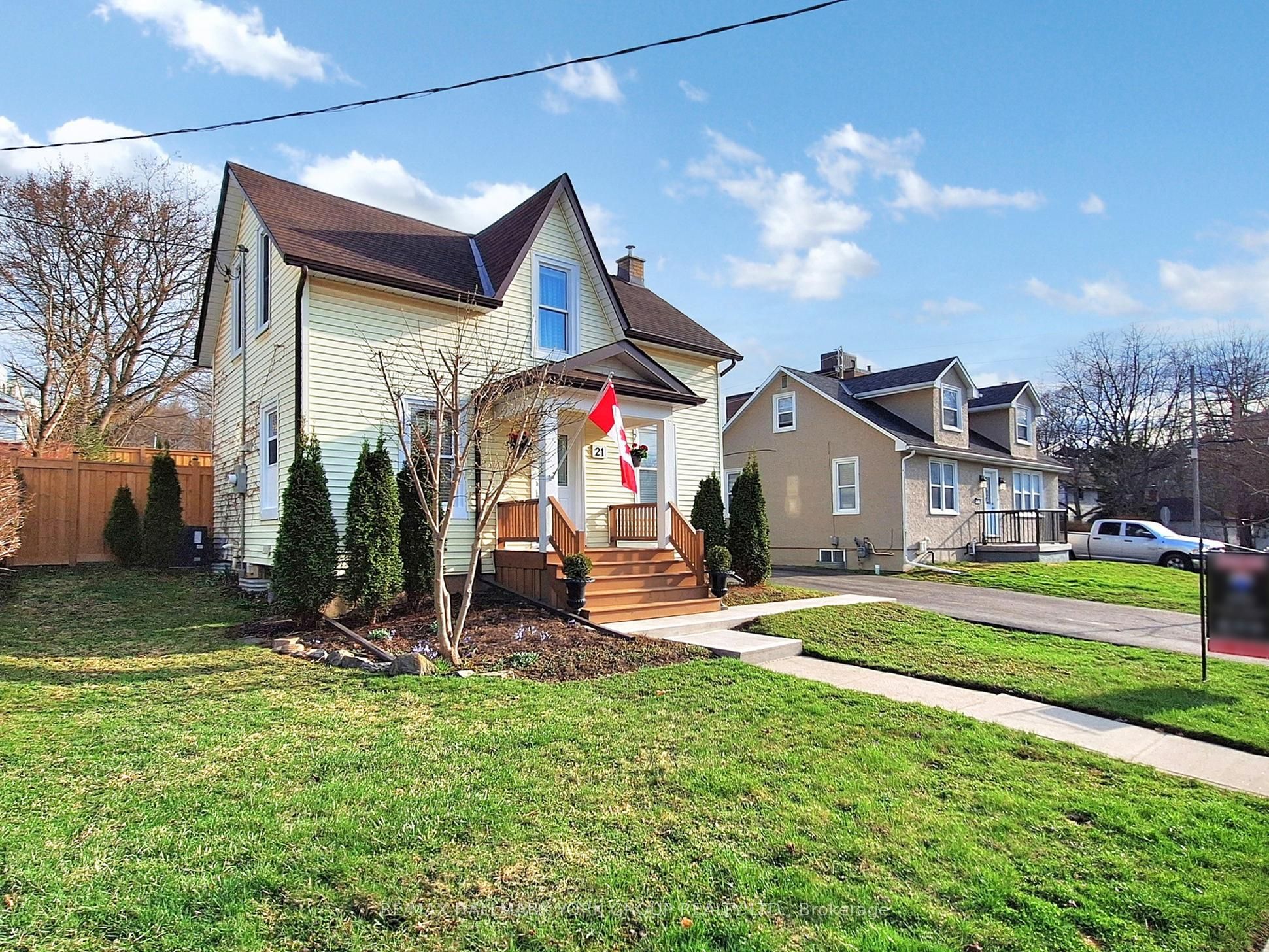 21 Irwin Avenue, Aurora, ON L4G 3G1