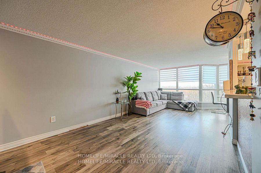 3 Bedrooms Condo at 5 Rowntree, Toronto For sale