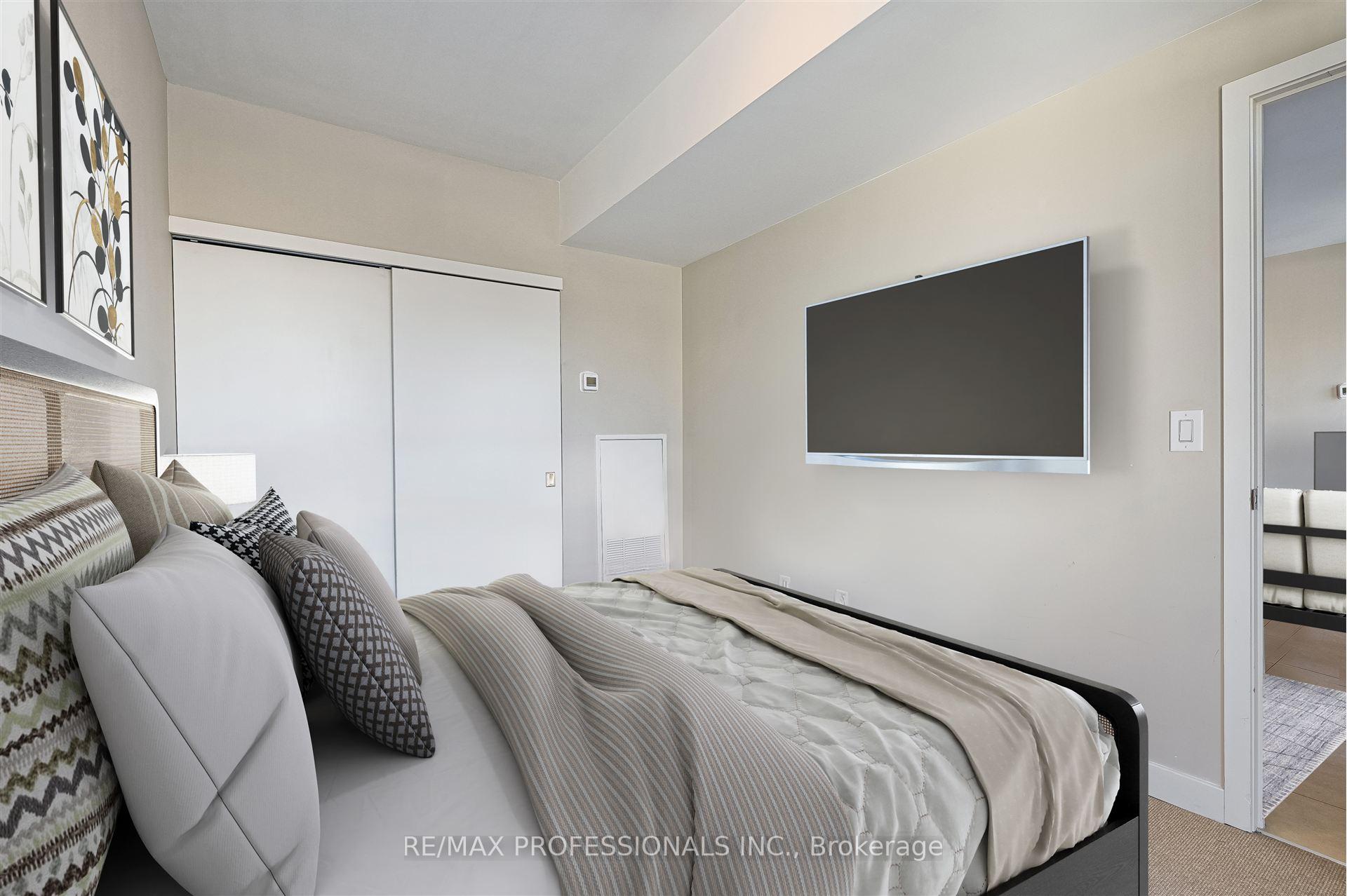 2 Bedrooms Condo at 3 Market, Toronto For sale