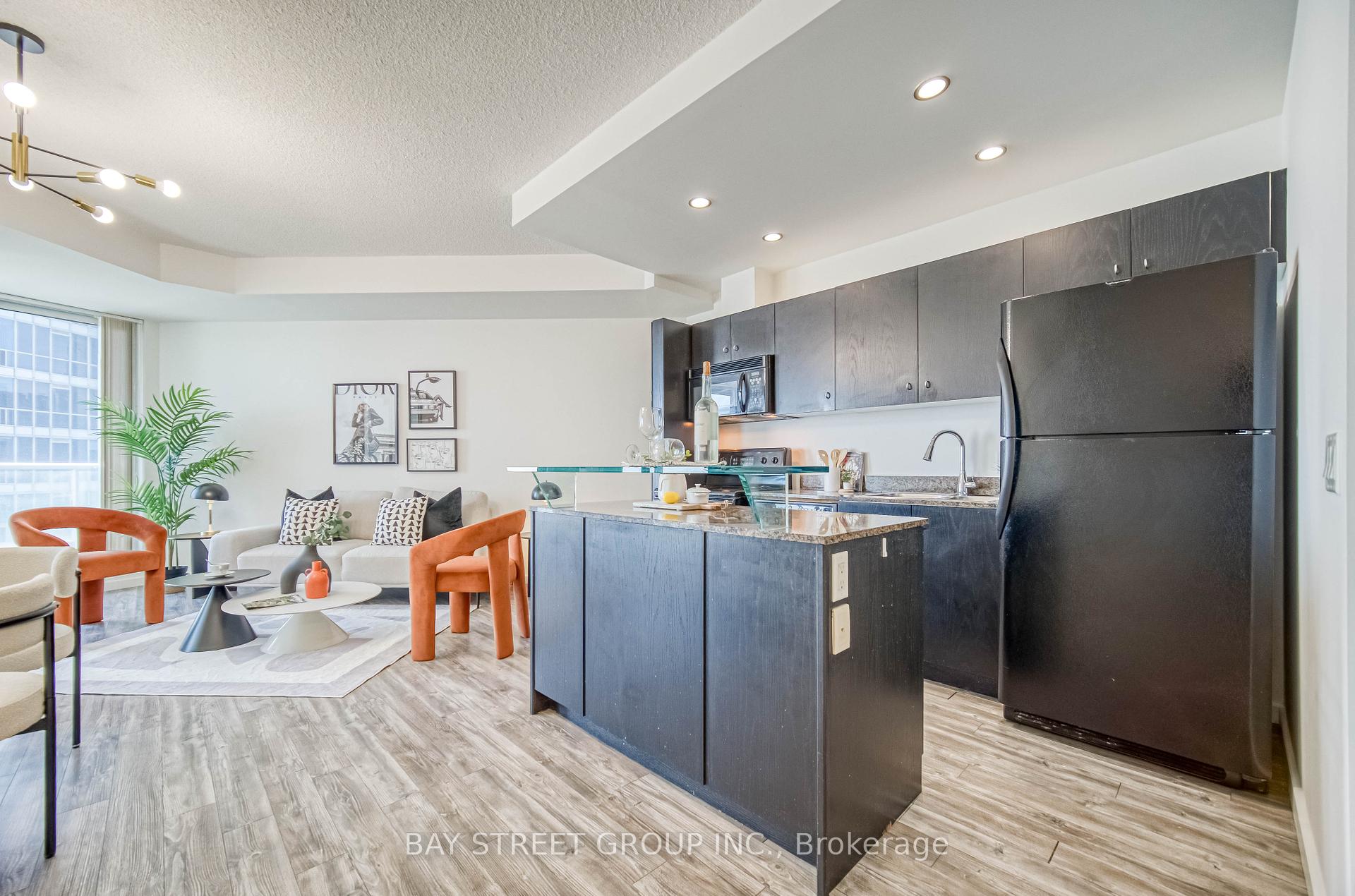 1 Bedroom Condo at 8 York, Toronto For sale