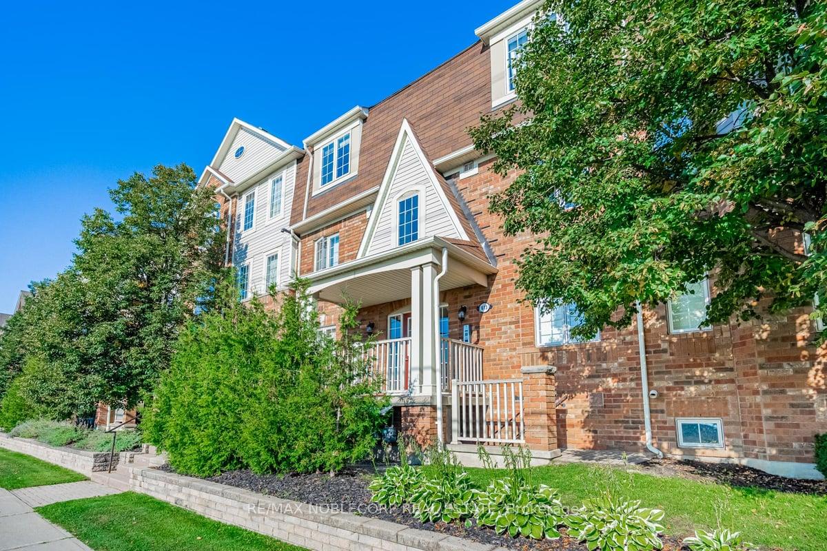 3 Bedrooms Condo at 613 Dundas,  Mississauga For sale