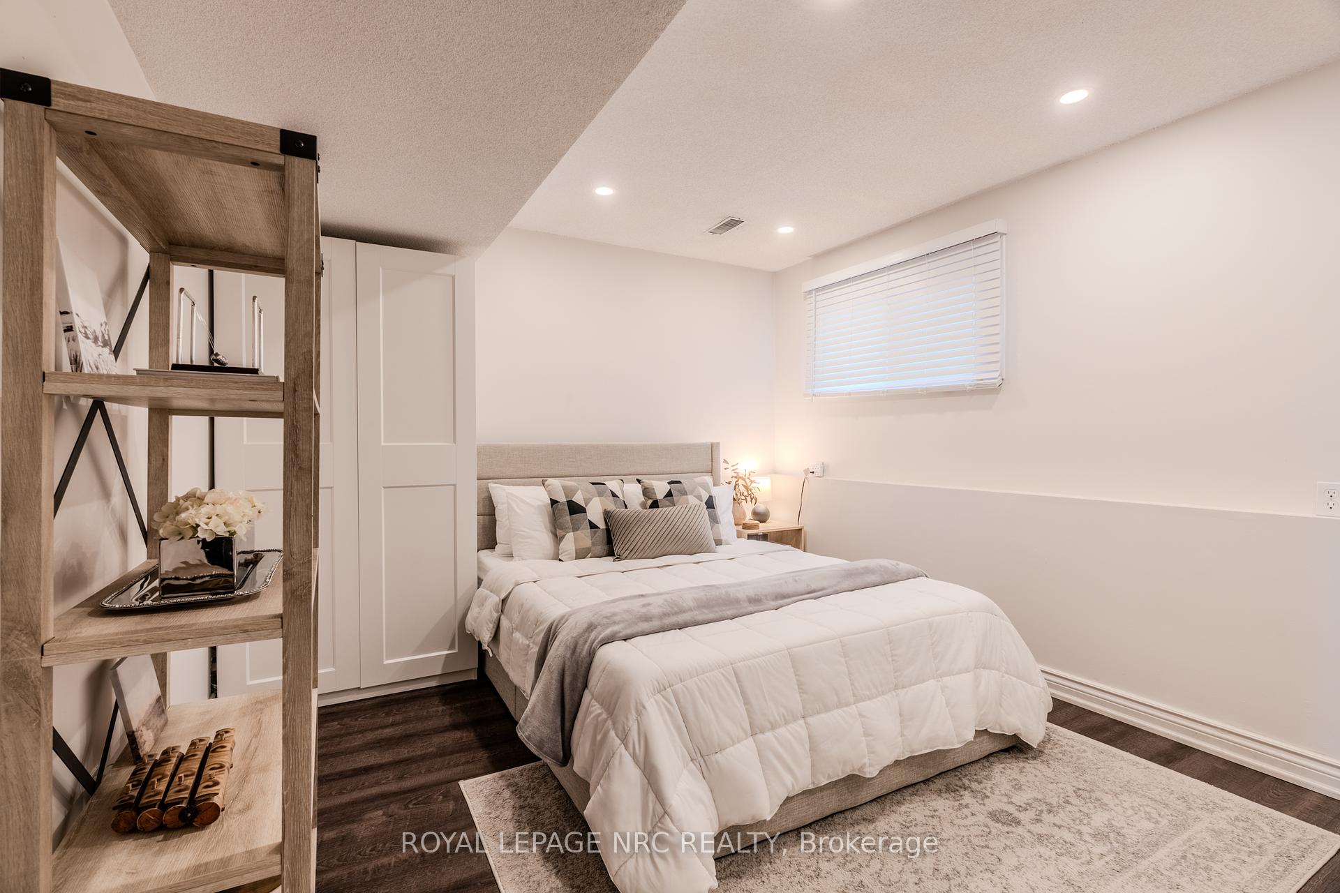 3 Bedrooms Condo at 29 Heritage, Hamilton For sale