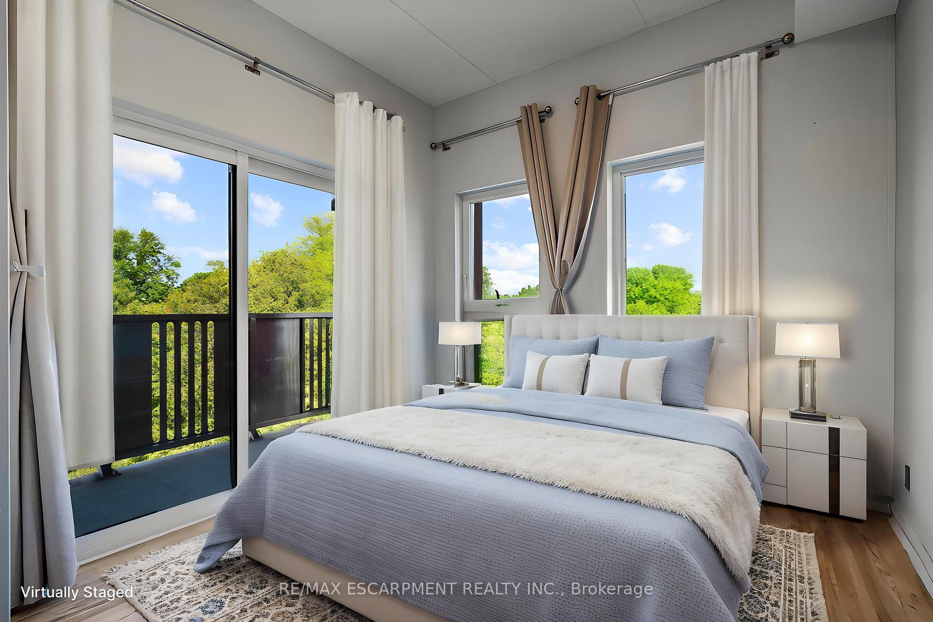 2 Bedrooms Condo at 77 LELAND, Hamilton For sale