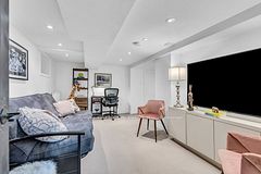 812 Duplex Avenue