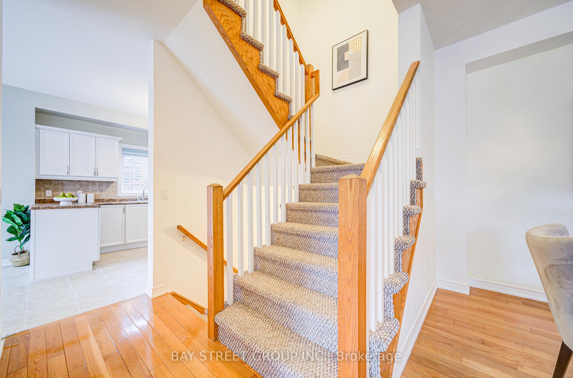 2 Bedrooms Condo at 1085 Harrogate, Hamilton For sale