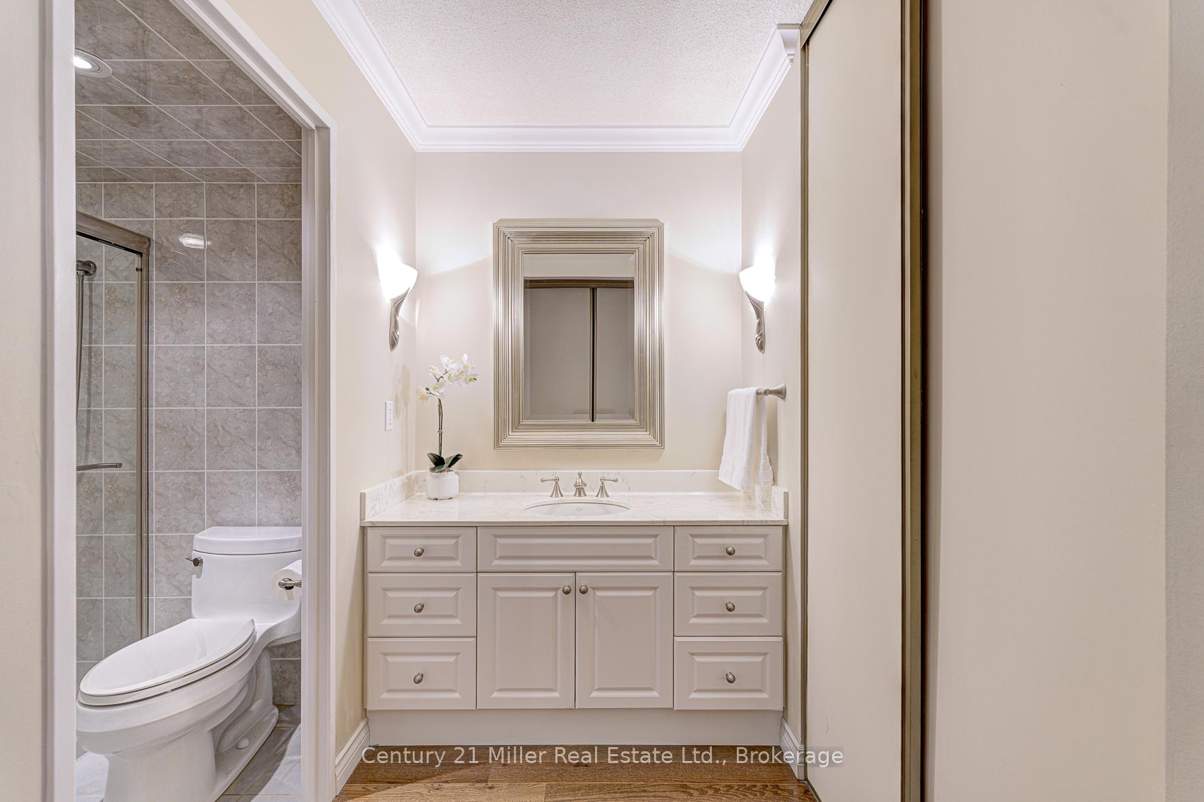 2 Bedrooms Condo at 2180 Marine, Oakville For sale
