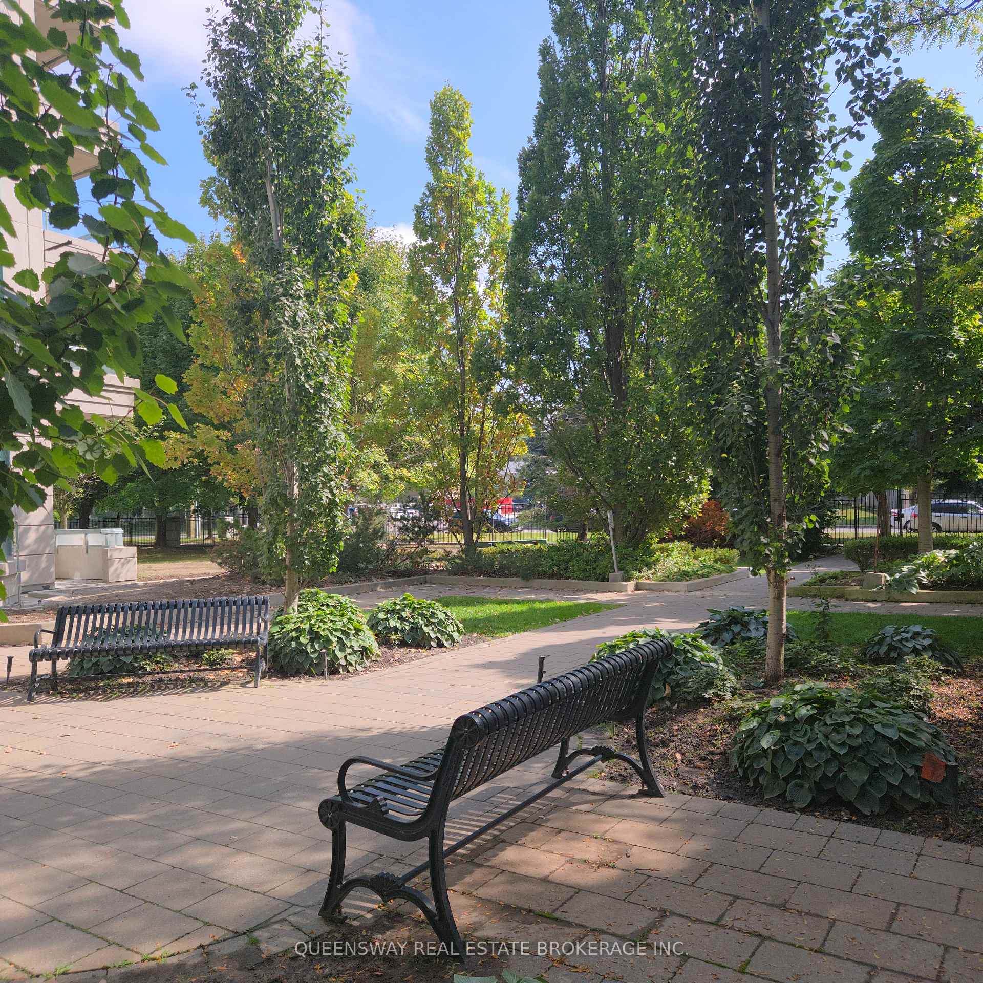 2 Bedrooms Condo at 1 Emerald, Vaughan For sale