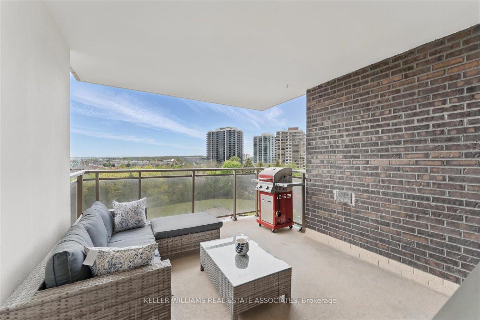 2 Bedrooms Condo at 966 Inverhouse, Mississauga For sale
