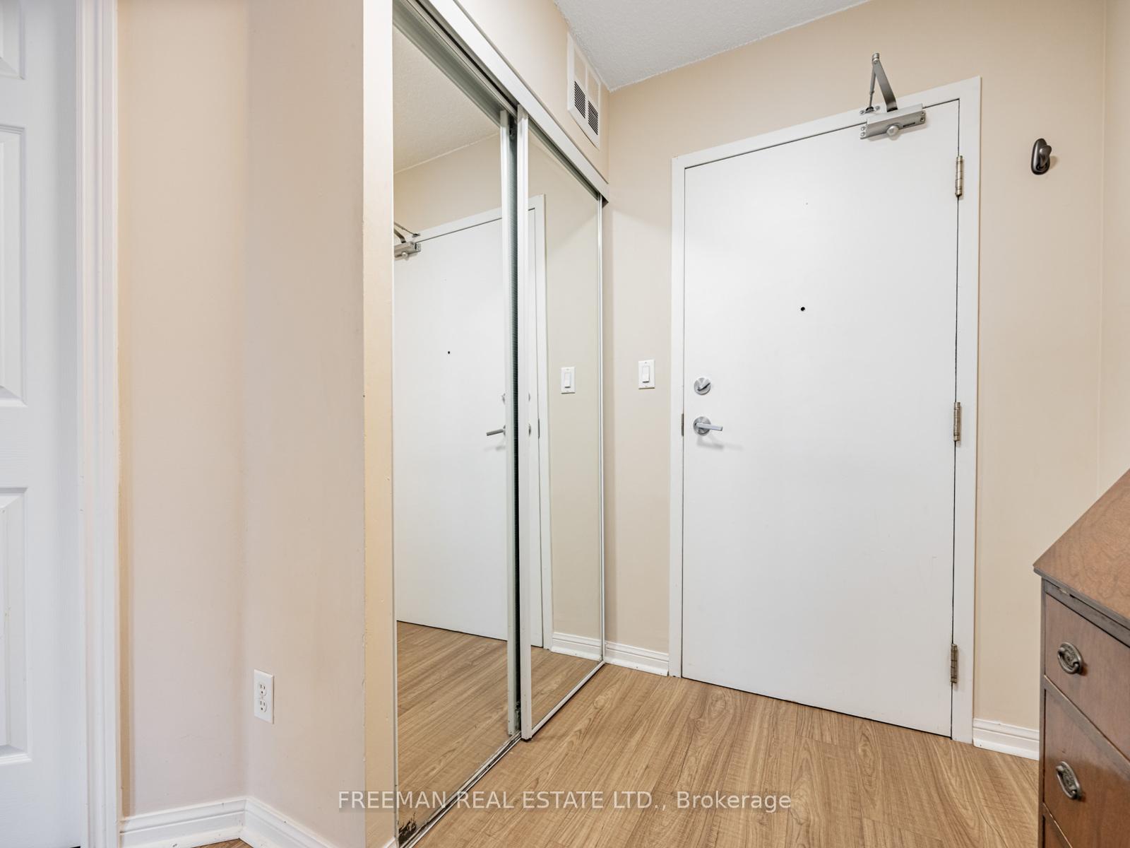 2 Bedrooms Condo at 260 Merton, Toronto For sale