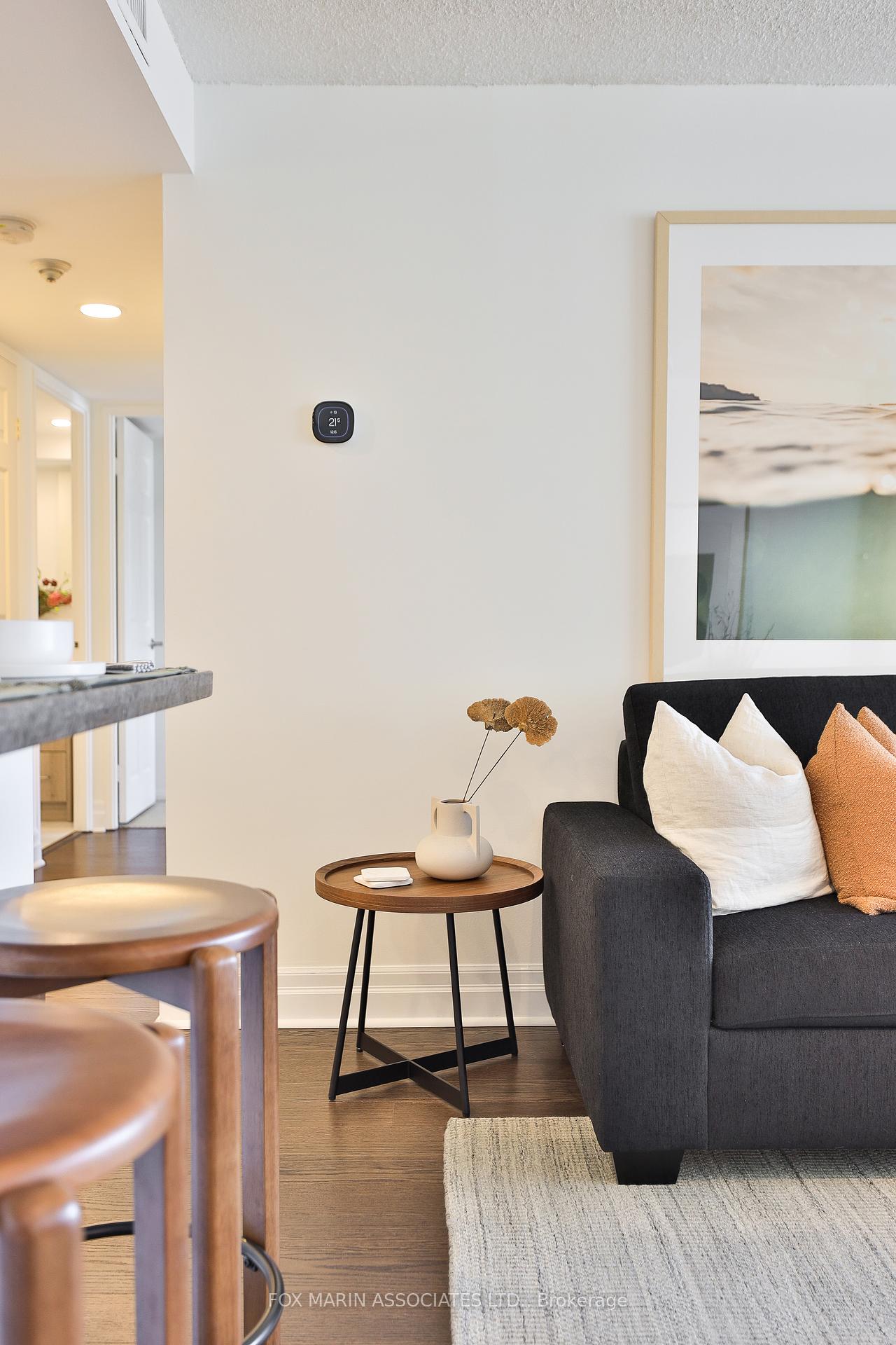 2 Bedrooms Condo at 701 King, Toronto For sale