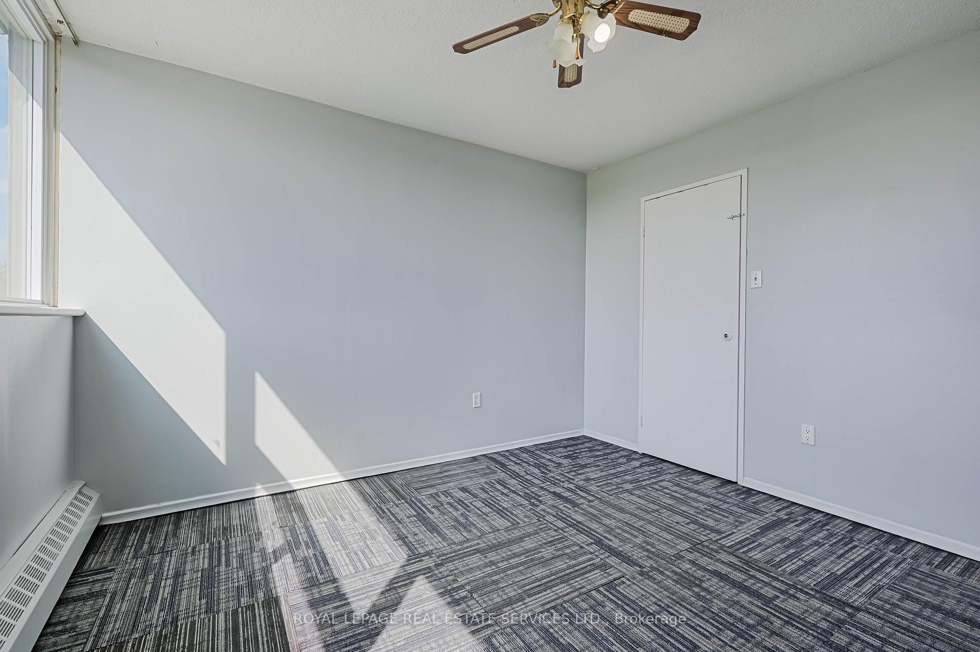 2 Bedrooms Condo at 530 Lolita, Mississauga For sale