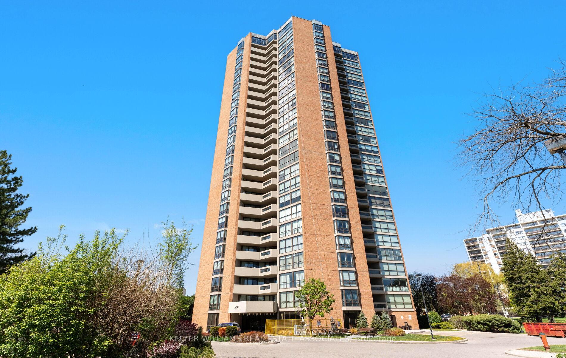 3 Bedrooms Condo at 2010 Islington, Toronto For sale