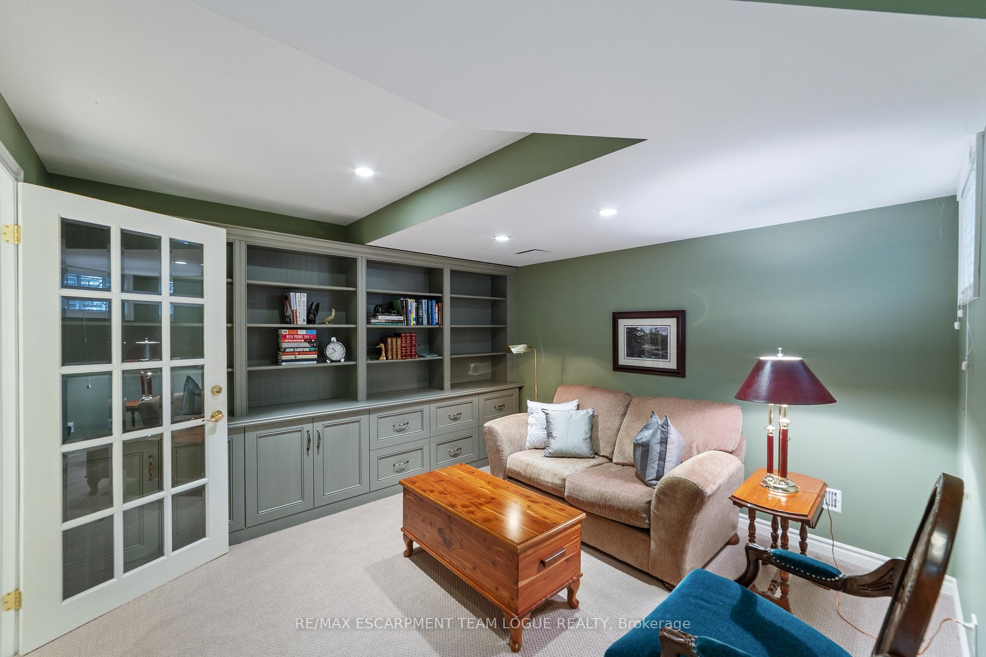 3 Bedrooms Semi-Detached at 4144 STONEBRIDGE,  Burlington For sale