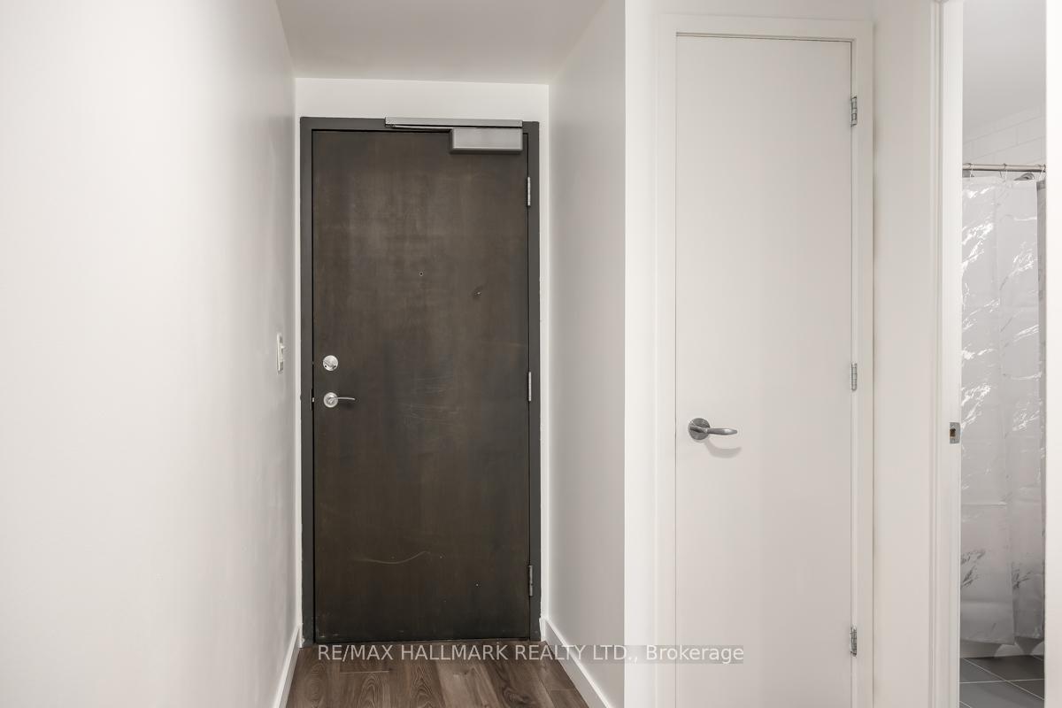 1 Bedroom Condo at 285 Mutual,  Toronto For sale