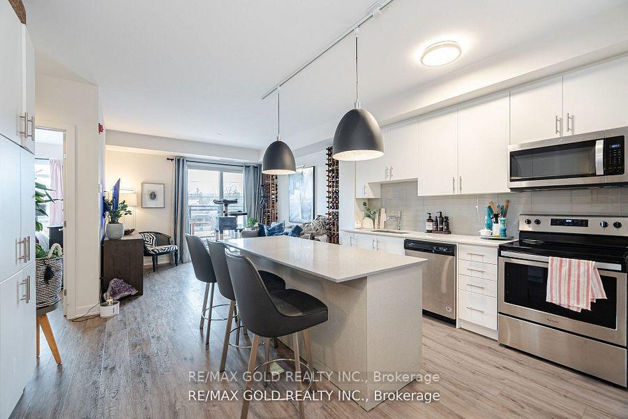 2 Bedrooms Condo at 320 Plains,  Burlington For sale