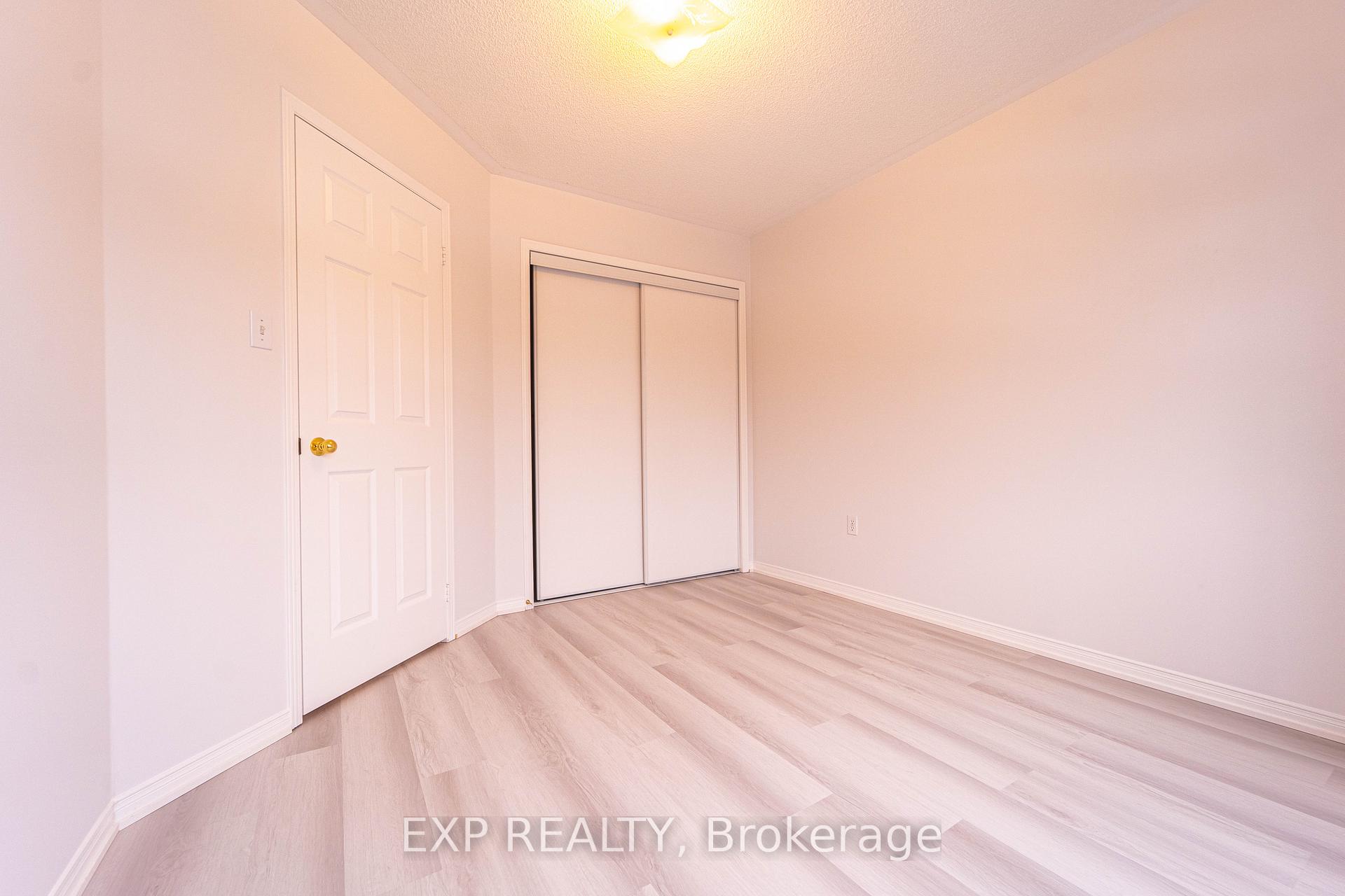 4 Bedrooms Condo at 199 Hillcrest, Mississauga For sale
