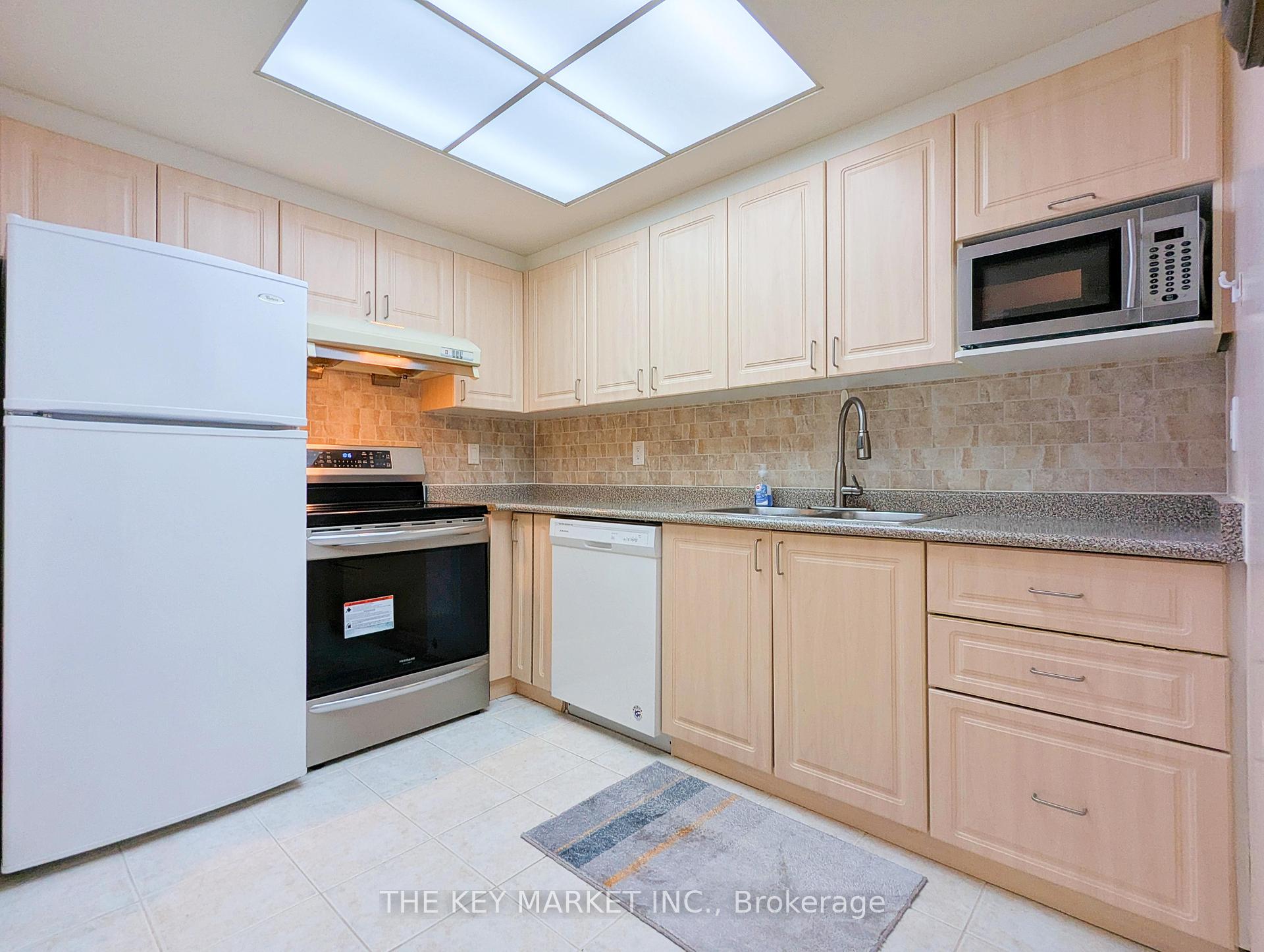 4 Bedrooms Condo at 7 Bishop, Toronto For sale