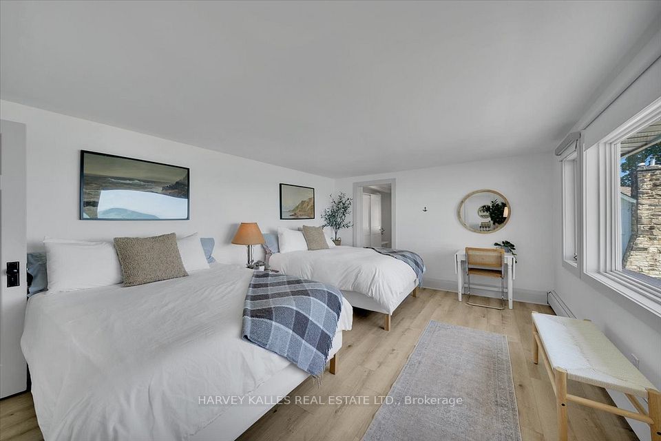 11833 Lakeshore Road
