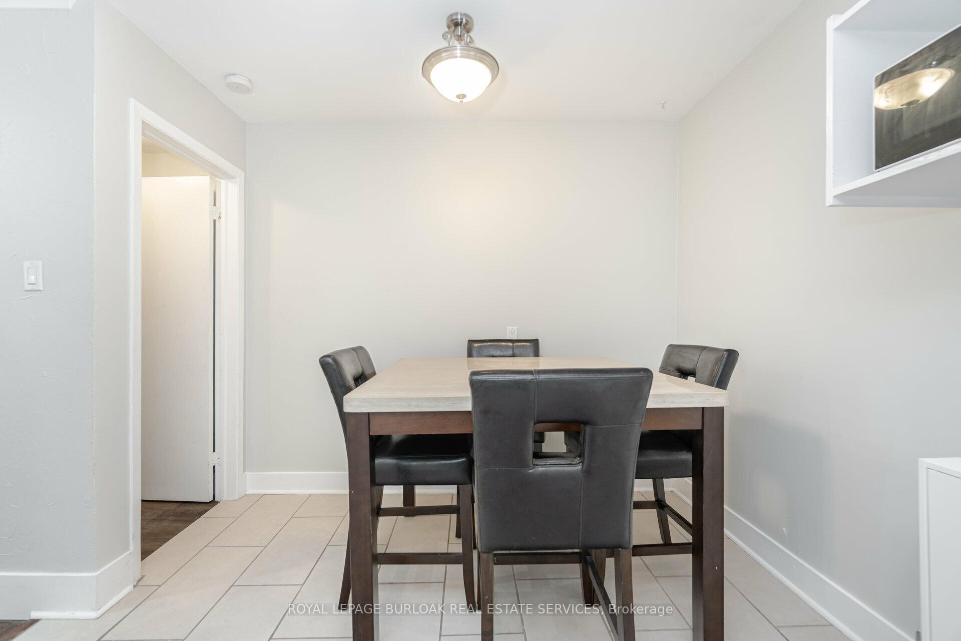 2 Bedrooms Condo at 1116 Homewood, Burlington For sale