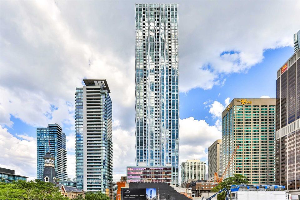 1 Yorkville Avenue