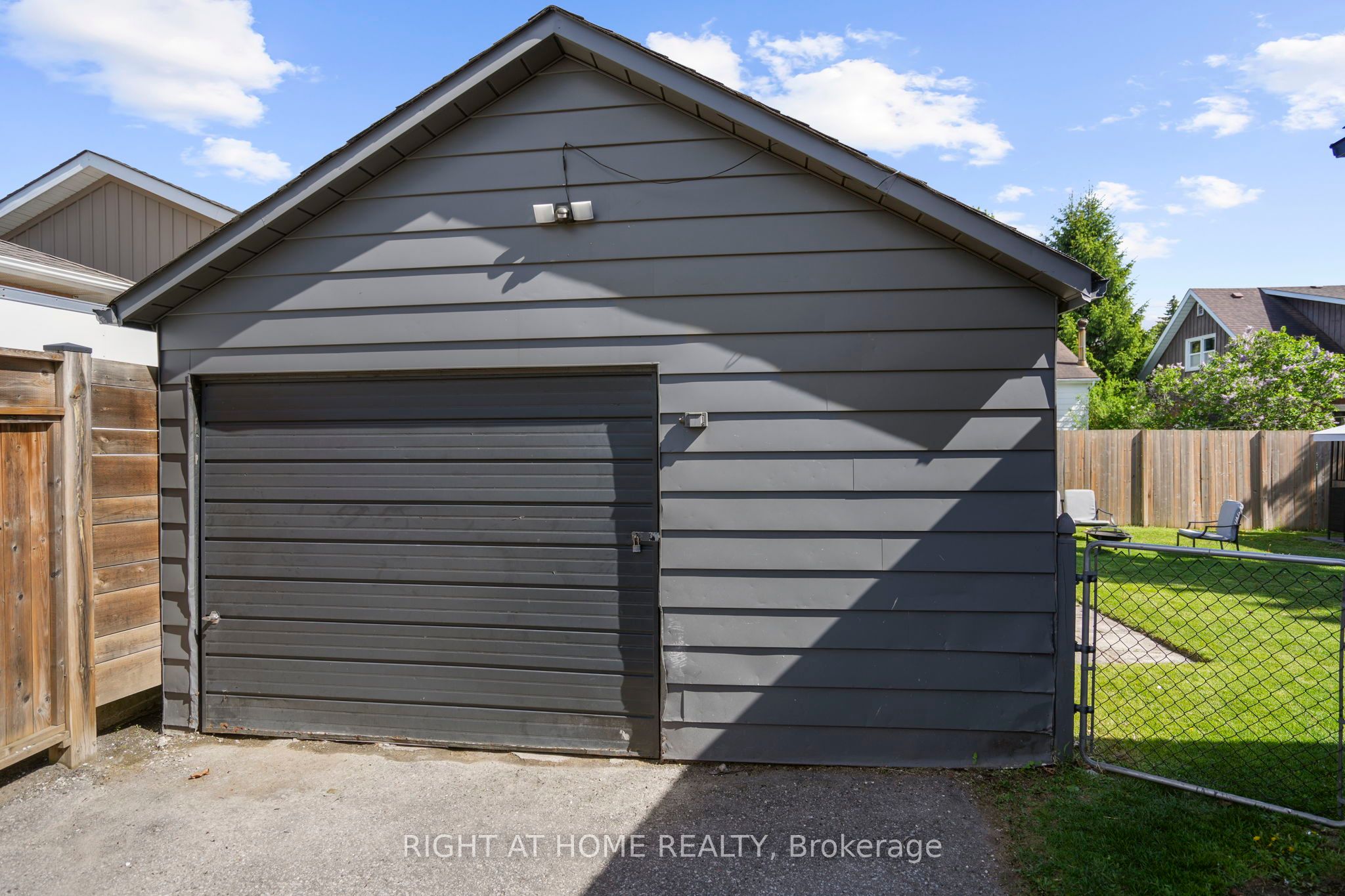 392 Stouffer Street