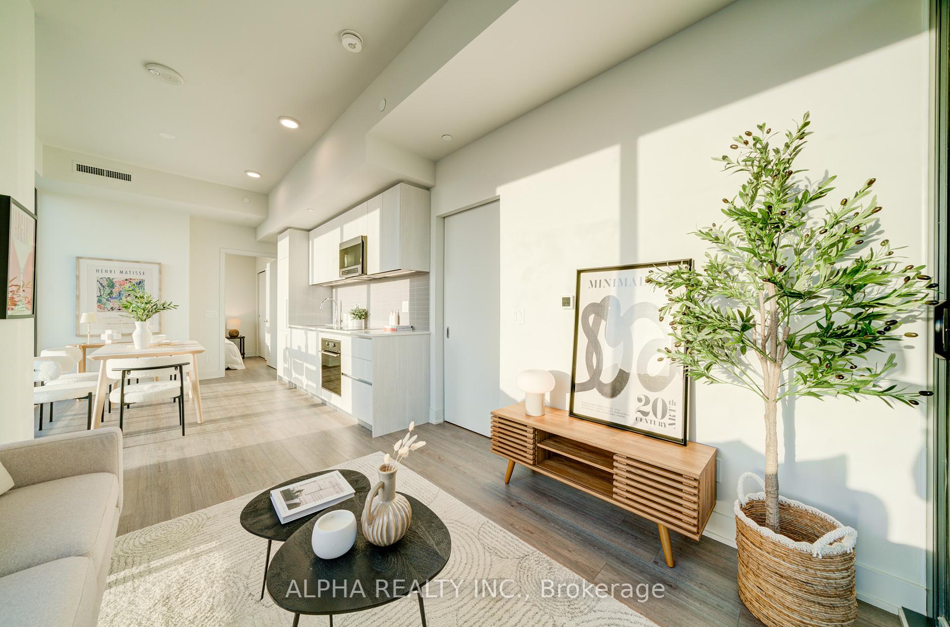 2 Bedrooms Condo at 8 Cumberland,  Toronto For sale
