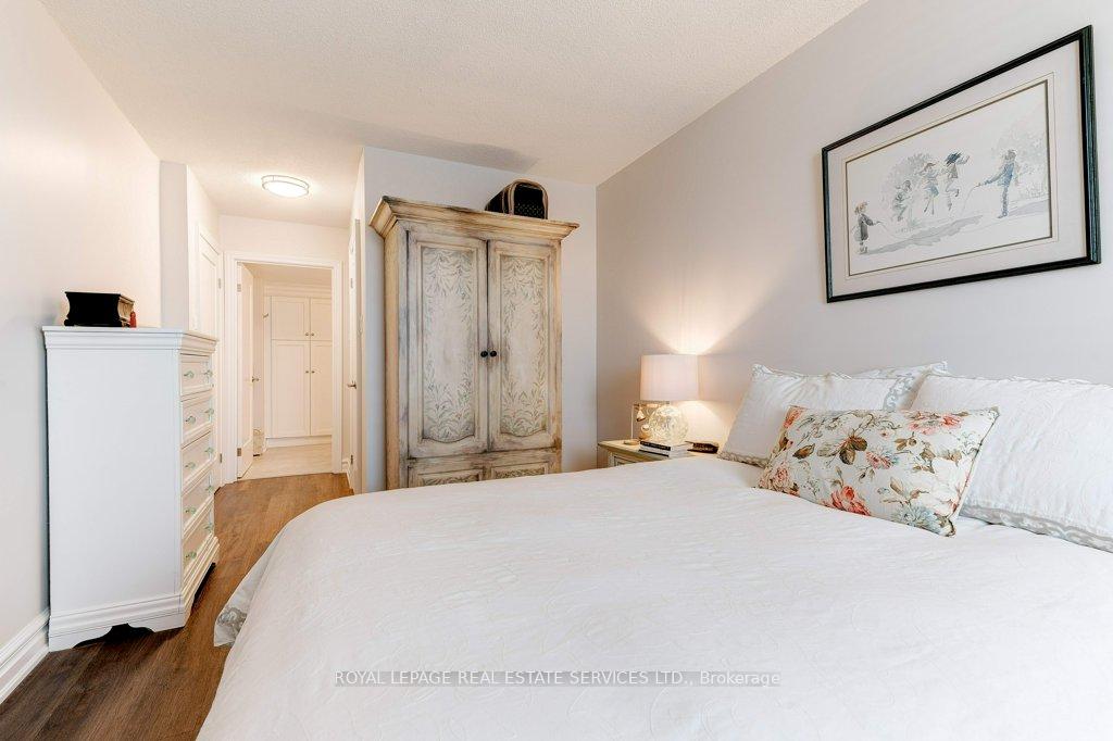 2 Bedrooms Condo at 221 Robinson,  Oakville For sale
