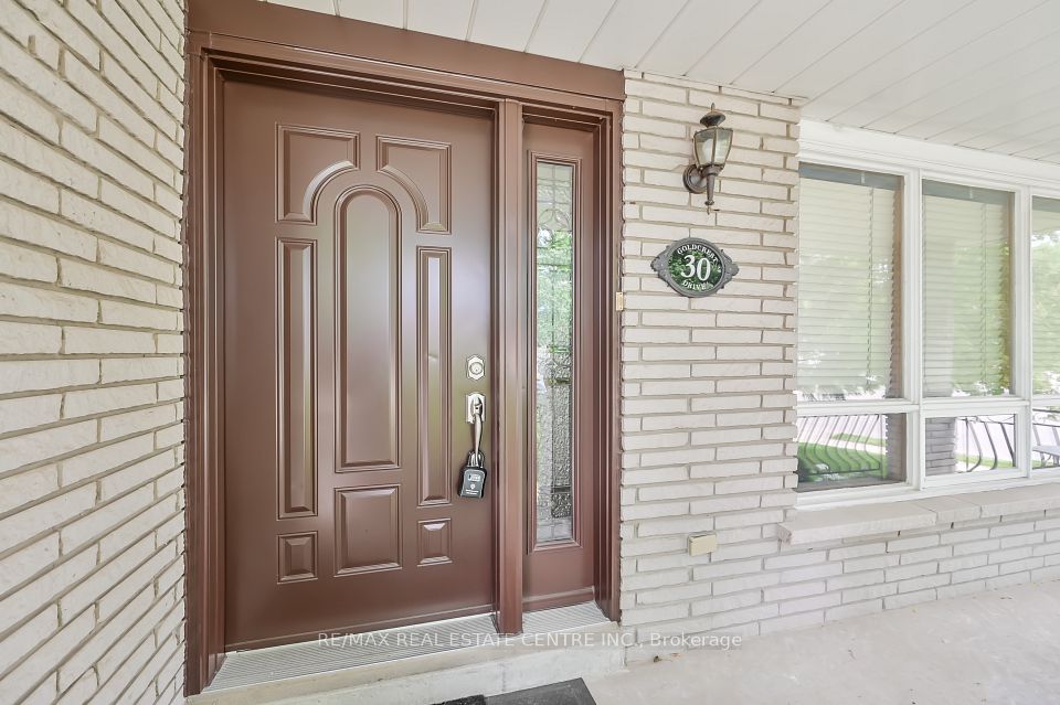 30 Goldcrest Drive, Hamilton, ON L8G 4T9