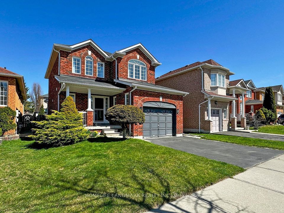 10 Lacroix Court, Whitby, ON L1R 3B4