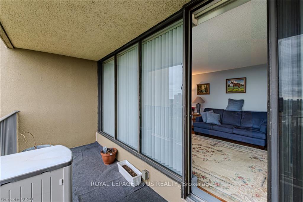 2 Bedrooms Condo at 6500 Montevideo,  Mississauga For sale
