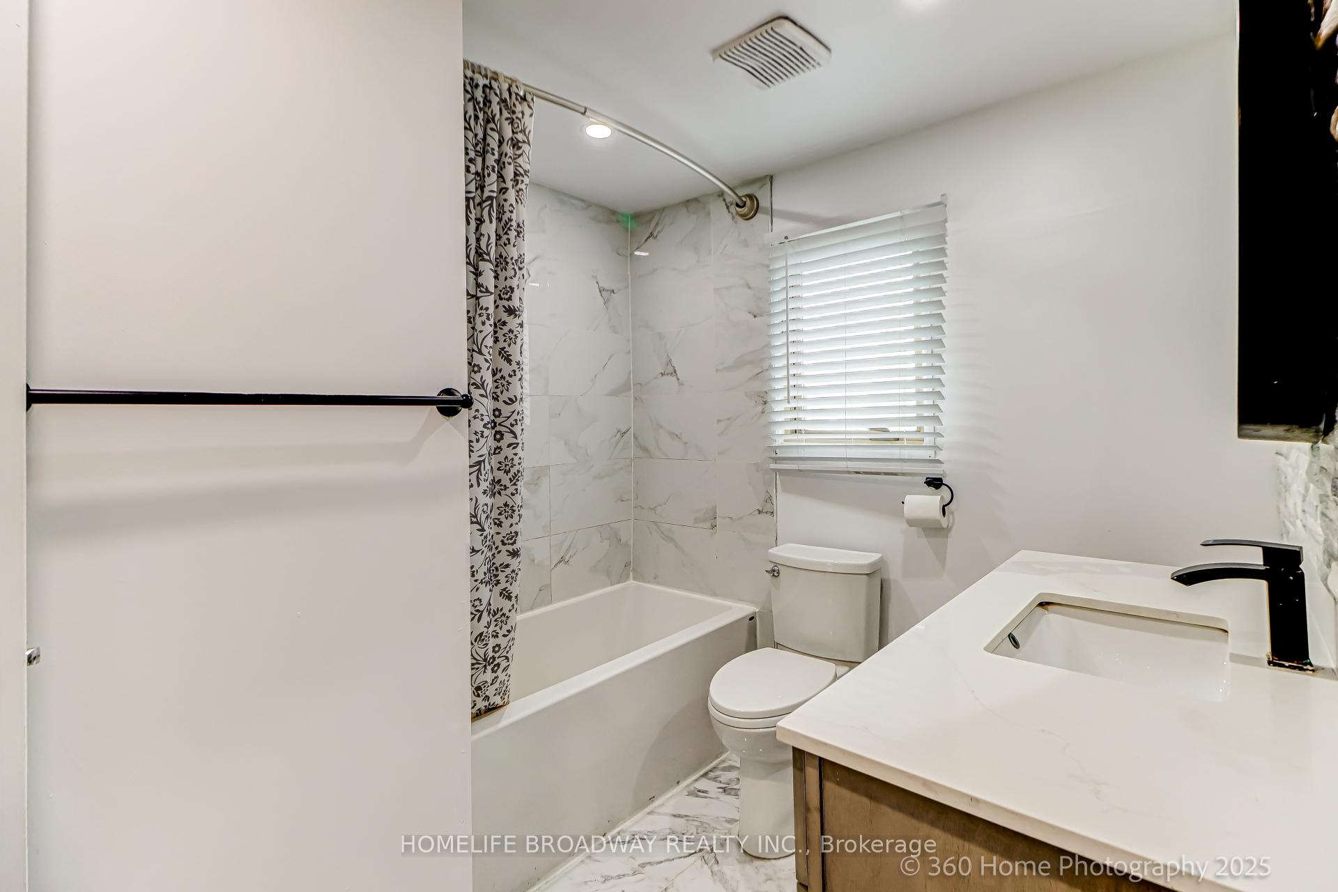 3 Bedrooms Condo at 51 Yellow Birch, Toronto For sale