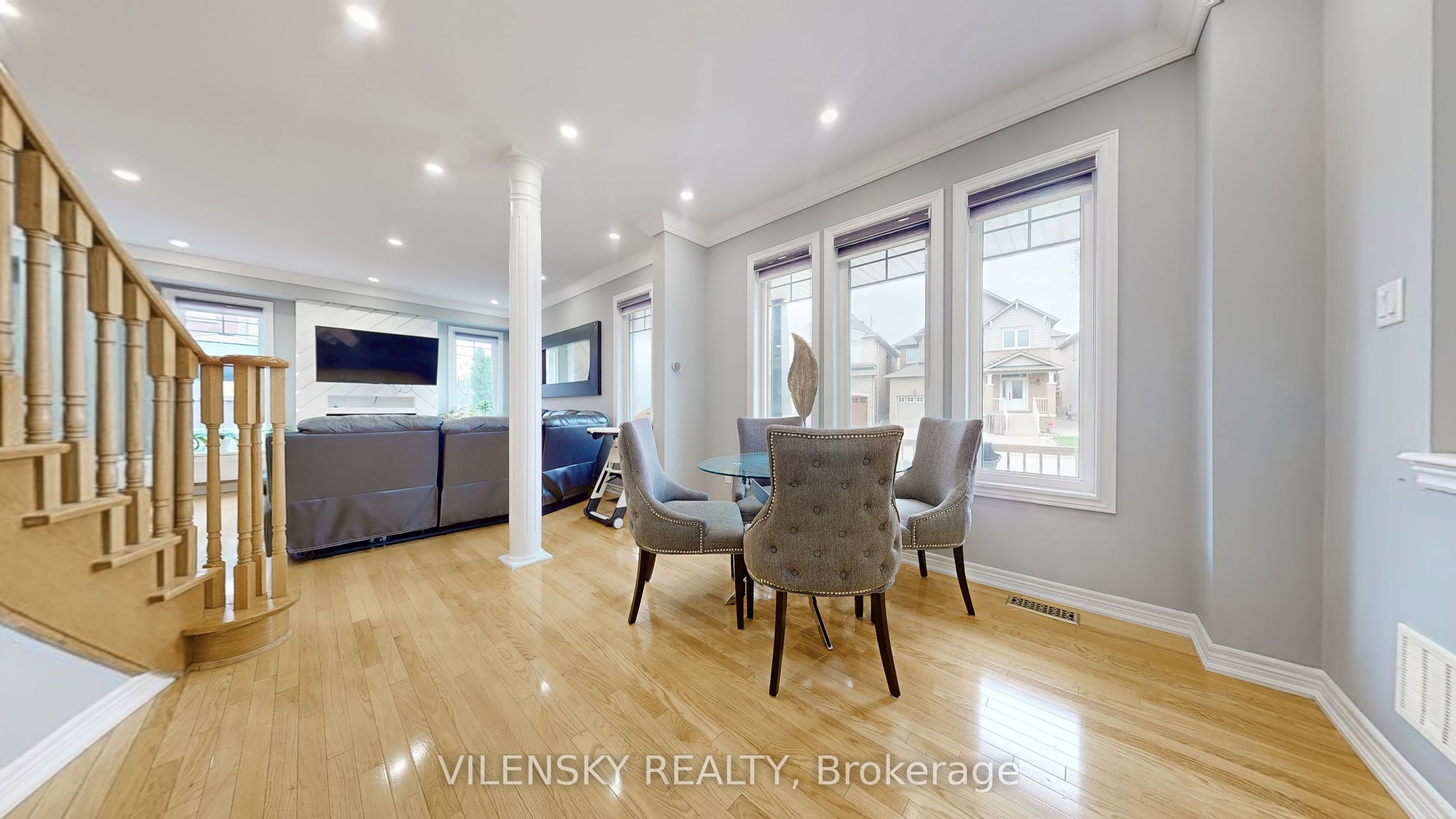 2 Stookes Crescent, Richmond Hill, ON L4E 0J3
