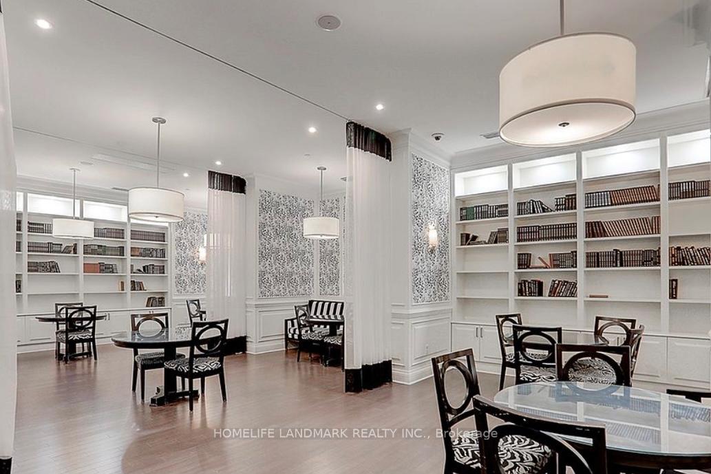 3 Bedrooms Condo at 15 Greenview, Toronto For sale
