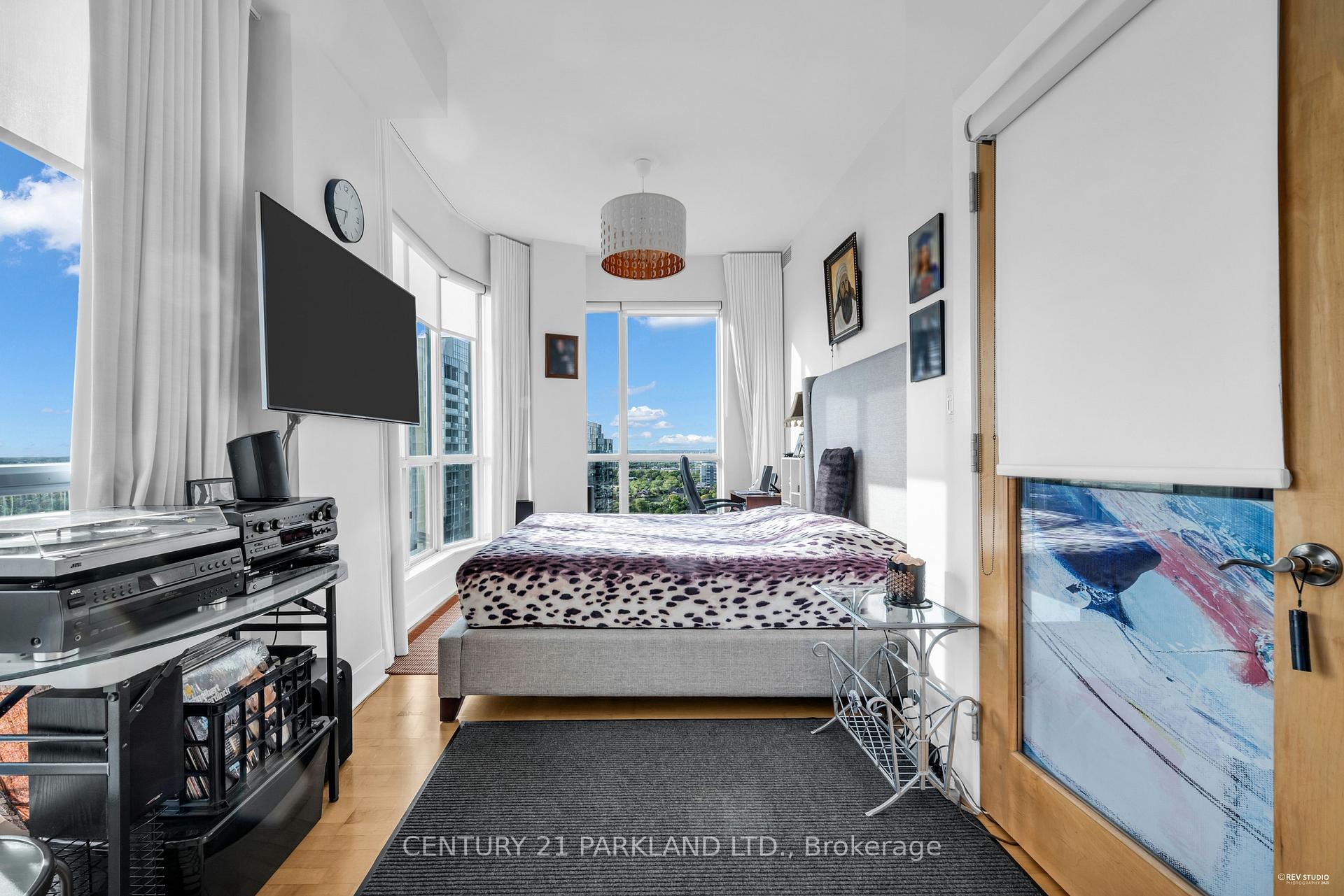 3 Bedrooms Condo at 7 Lorraine, Toronto For sale