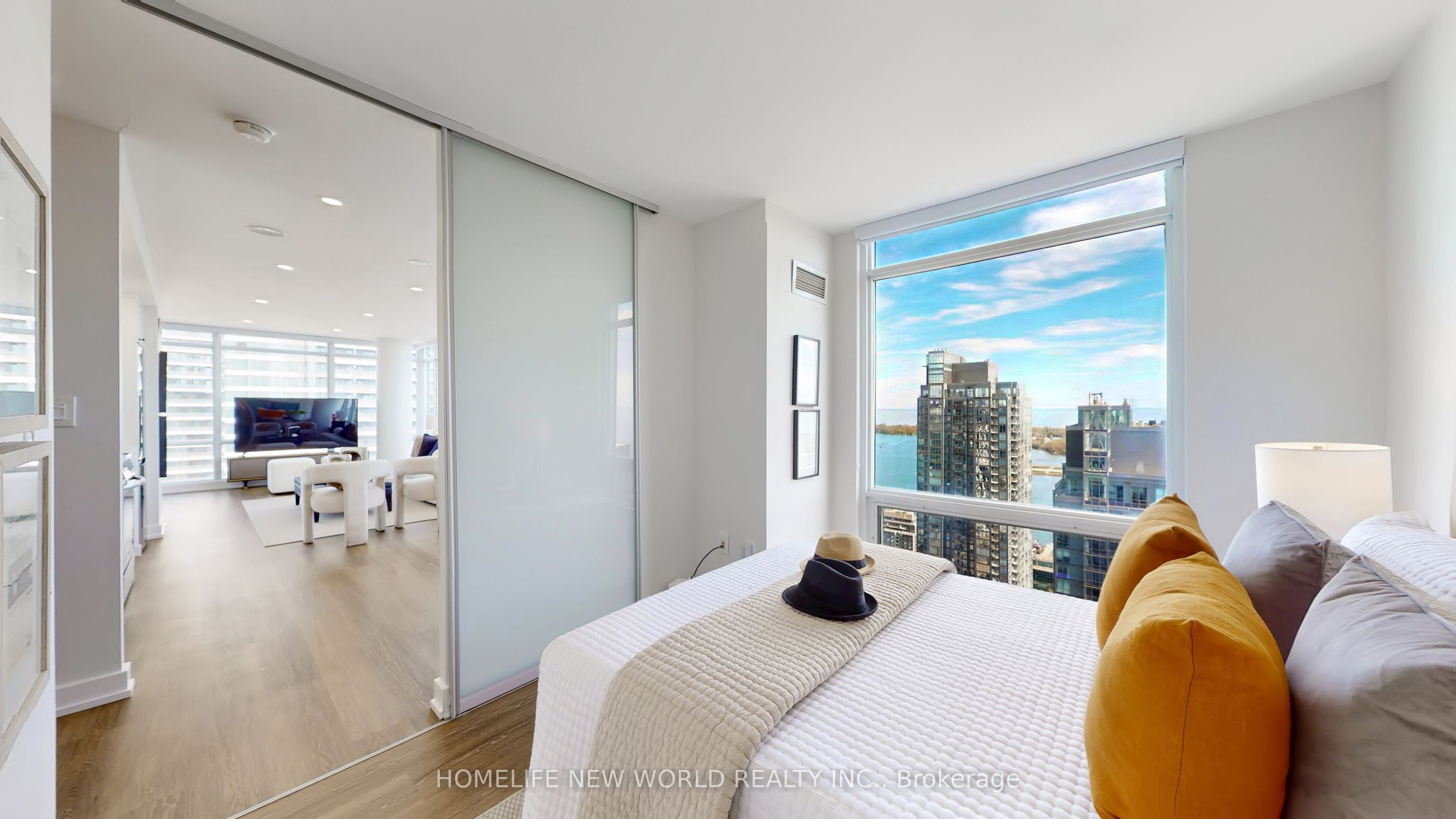 25 Telegram Mews, #5106