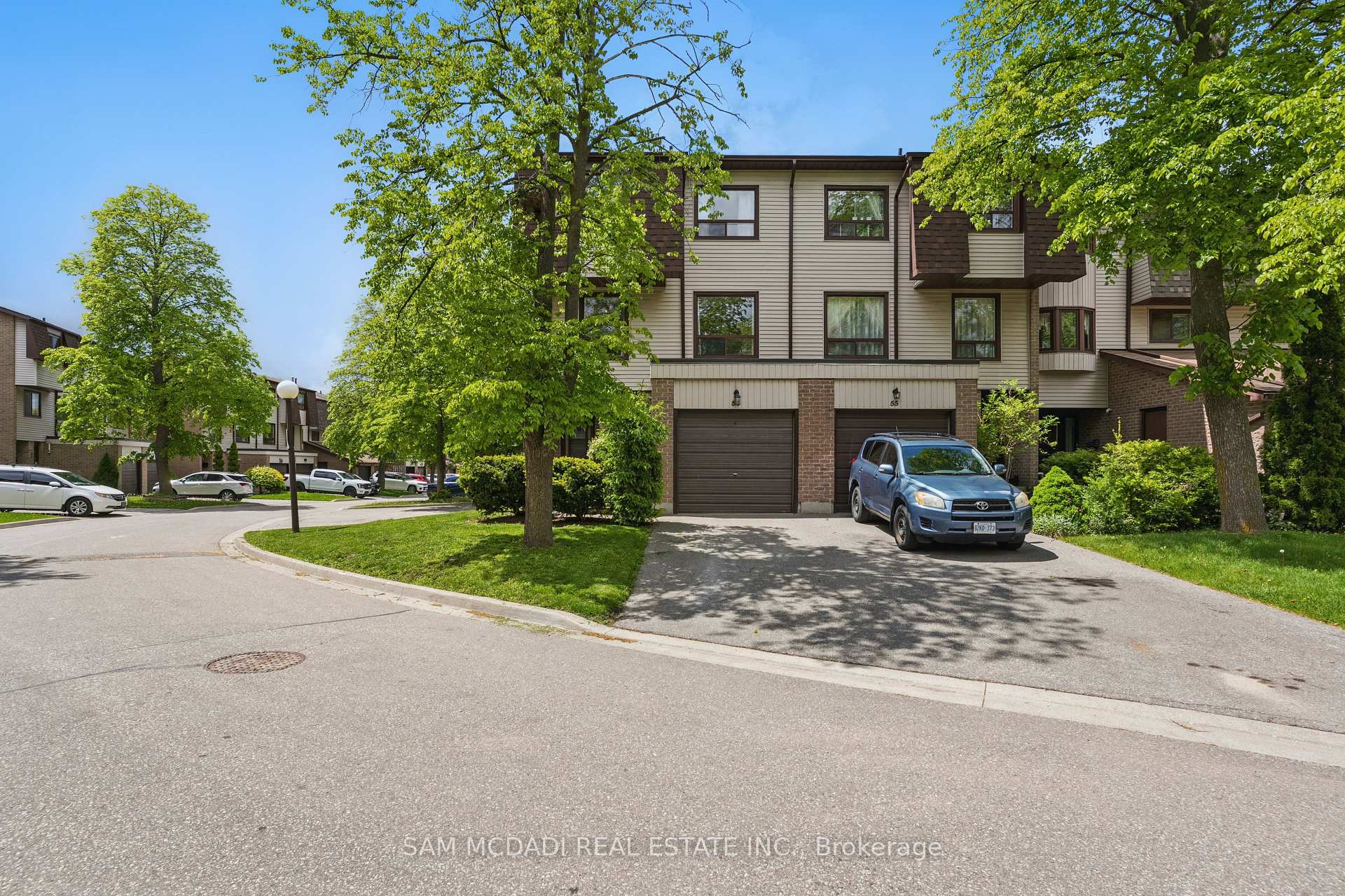 3 Bedrooms Condo at 6040 Montevideo, Mississauga For sale