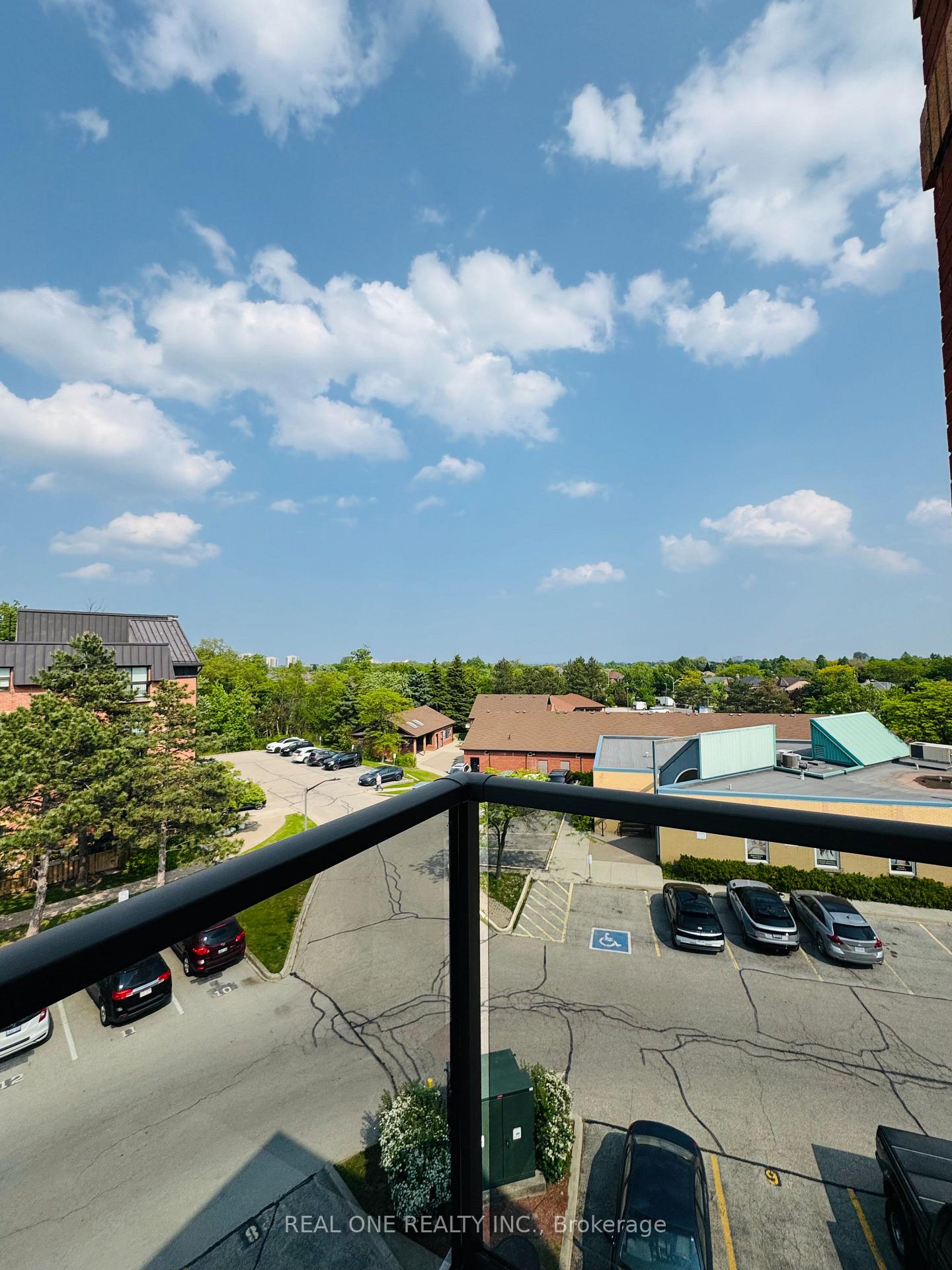 2 Bedrooms Condo at 2199 Sixth, Oakville For sale