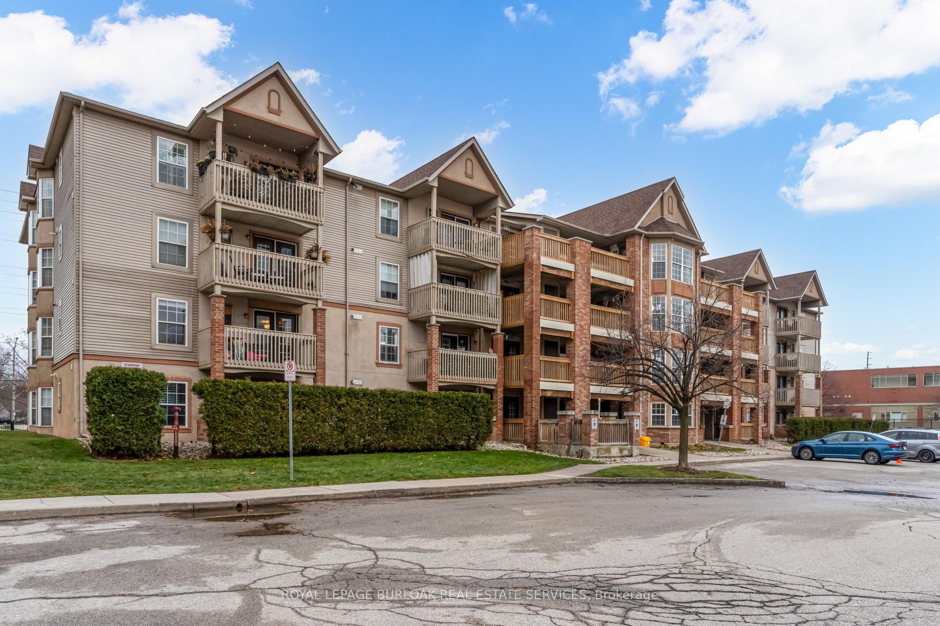 2 Bedrooms Condo at 4003 Kilmer, Burlington For sale