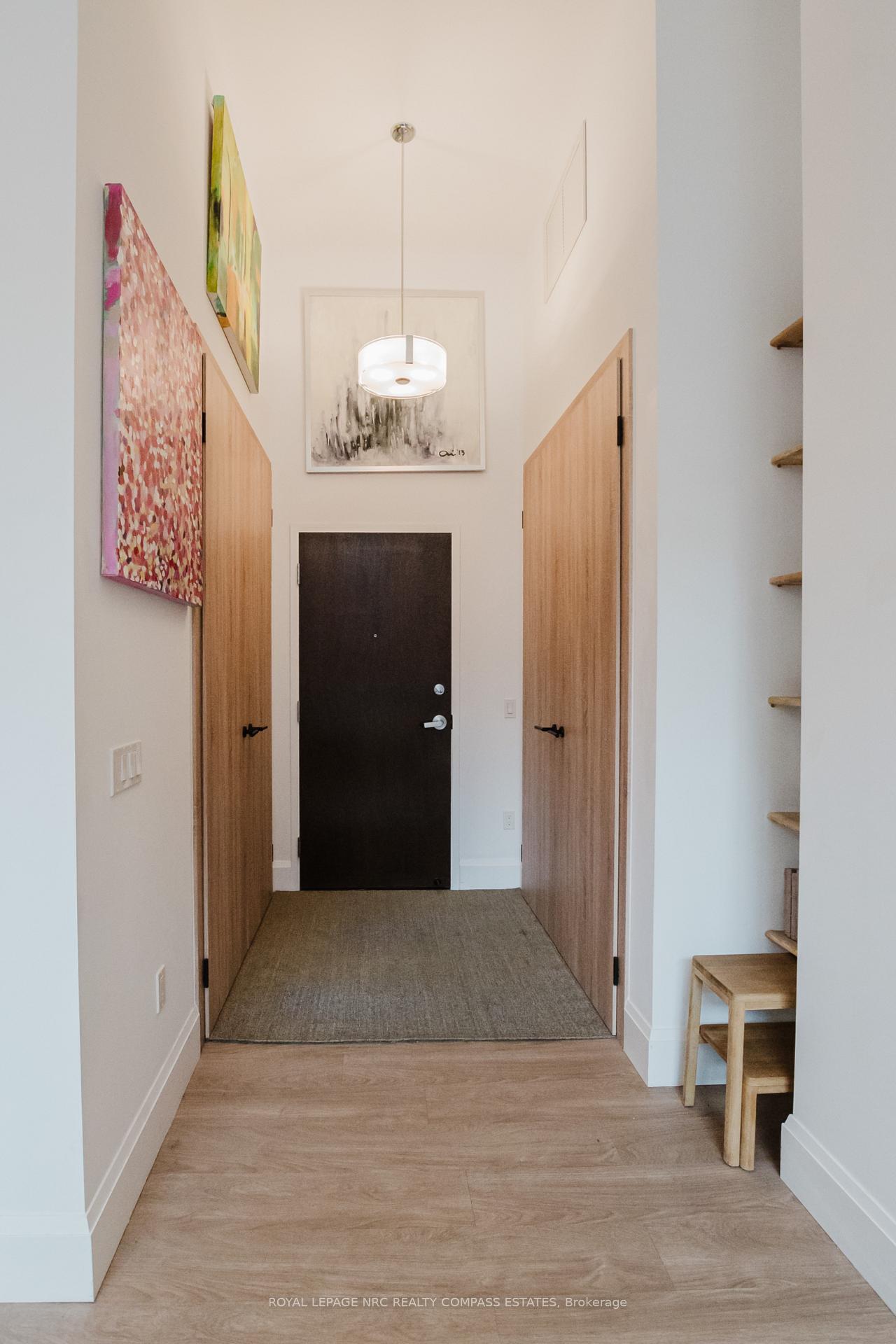 2 Bedrooms Condo at 118 King,  Hamilton For sale