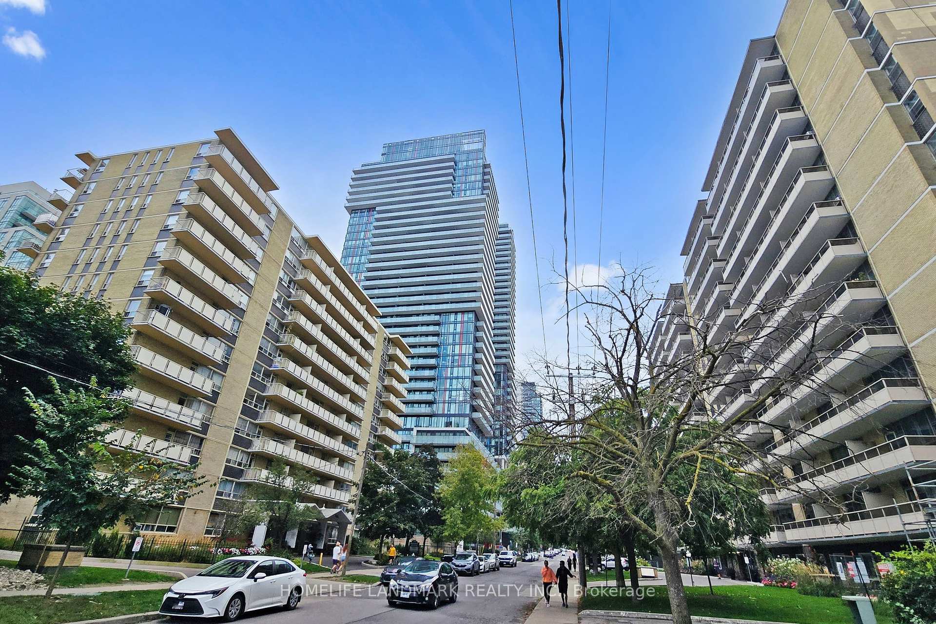 2 Bedrooms Condo at 185 Roehampton, Toronto For sale
