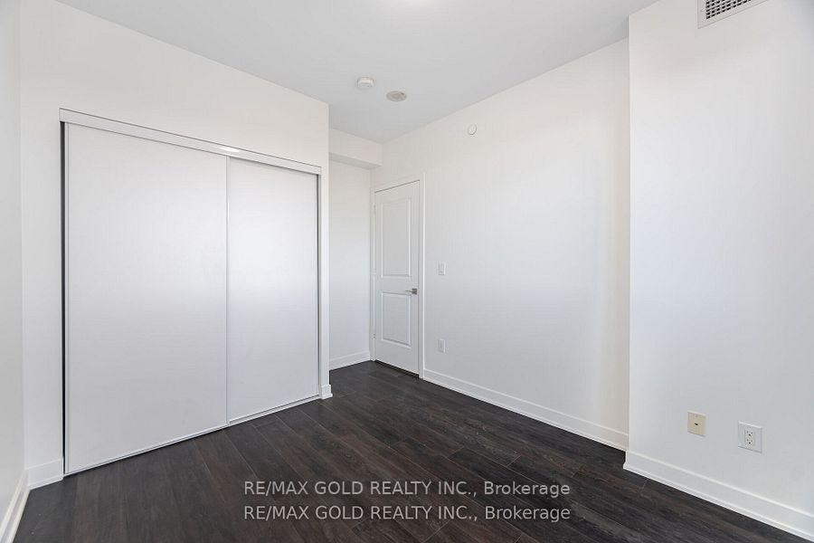 2 Bedrooms Condo at 4633 Glen Erin, Mississauga For sale