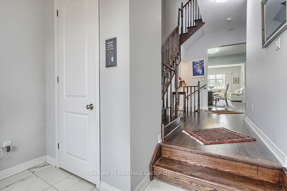 71 Woodhaven Avenue, Aurora, ON L4G 3Y2