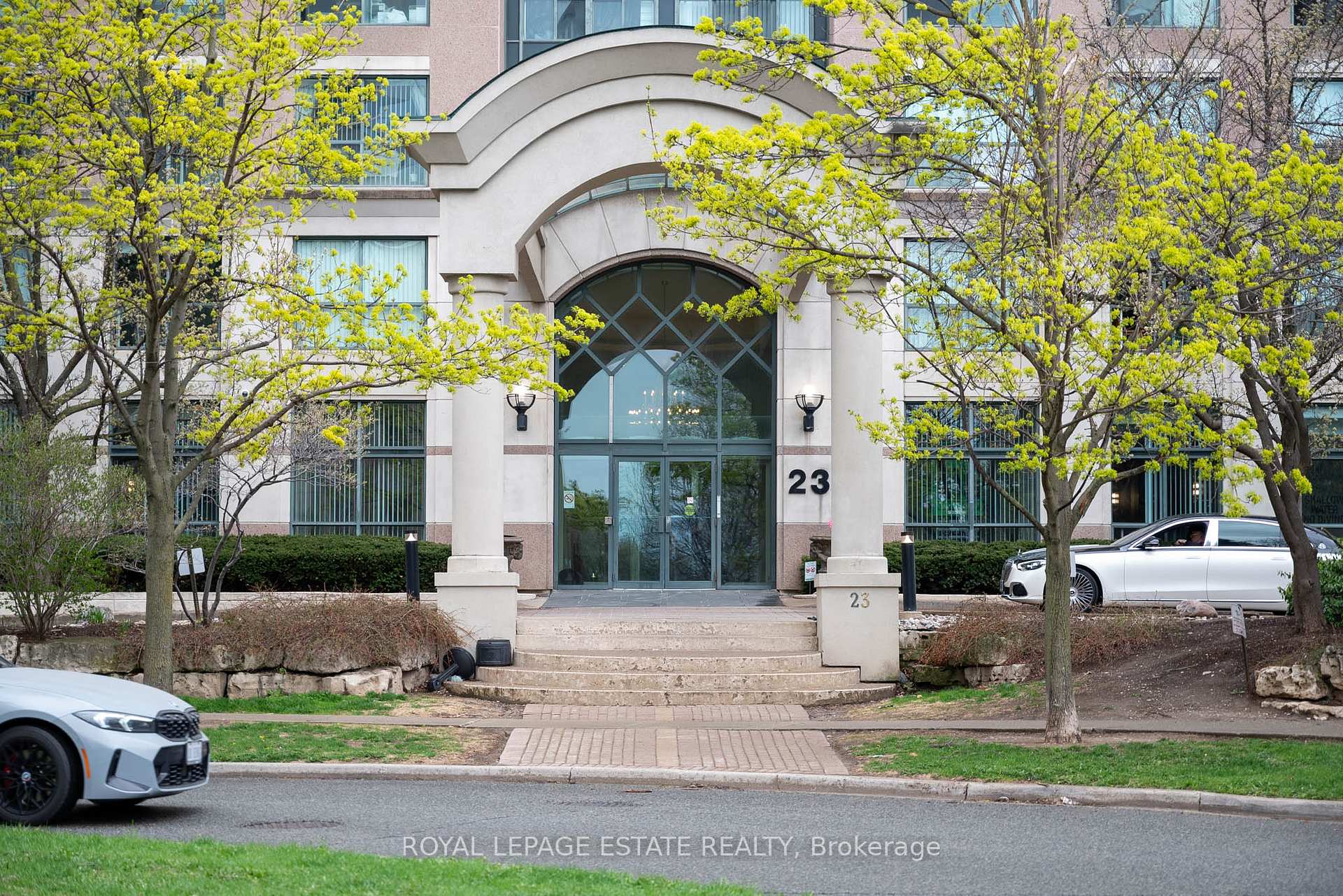 3 Bedrooms Condo at 23 Lorraine,  Toronto For sale