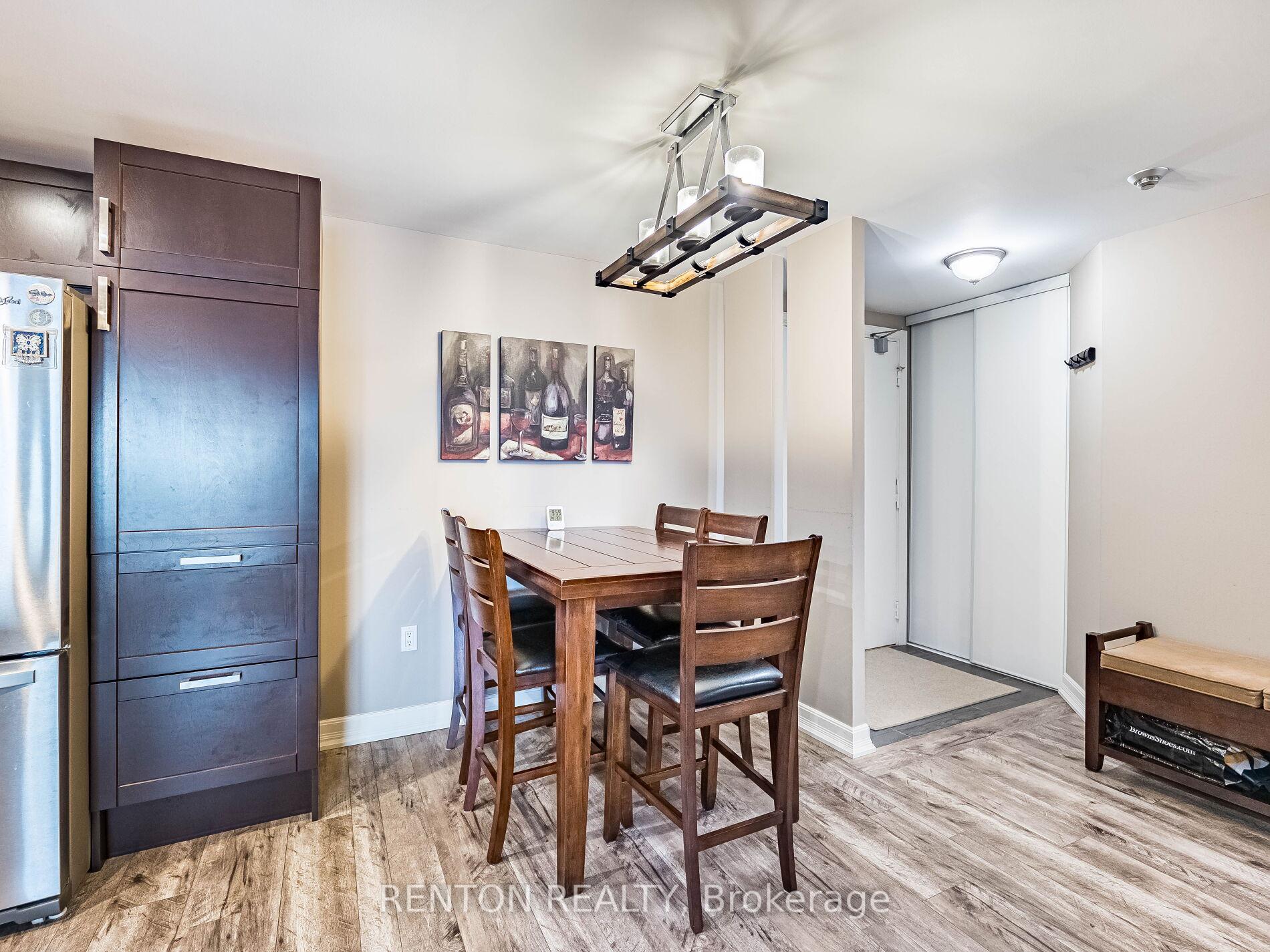 2 Bedrooms Condo at 6720 Glen Erin,  Mississauga For sale