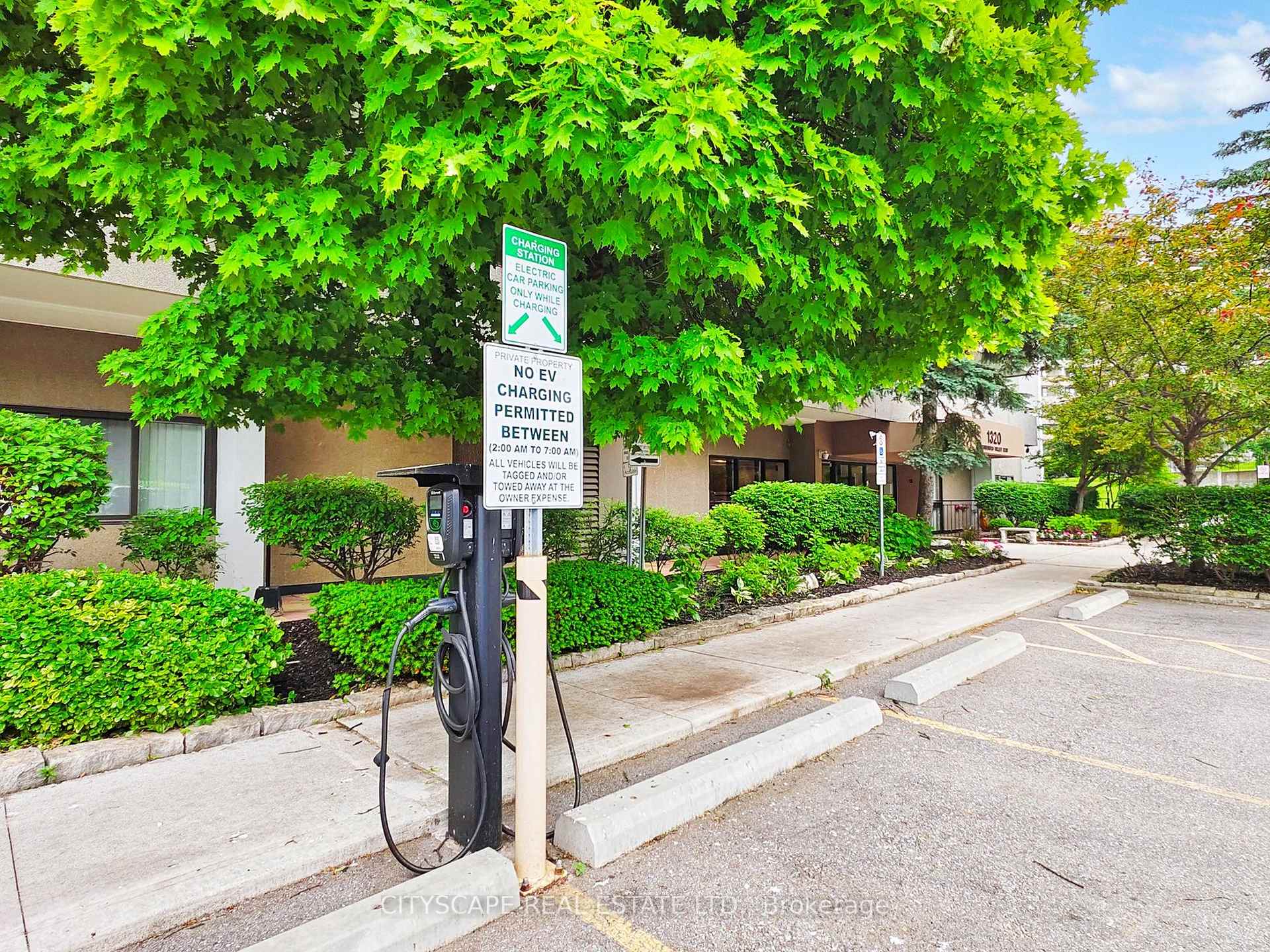 2 Bedrooms Condo at 1320 Mississauga Valley, Mississauga For sale