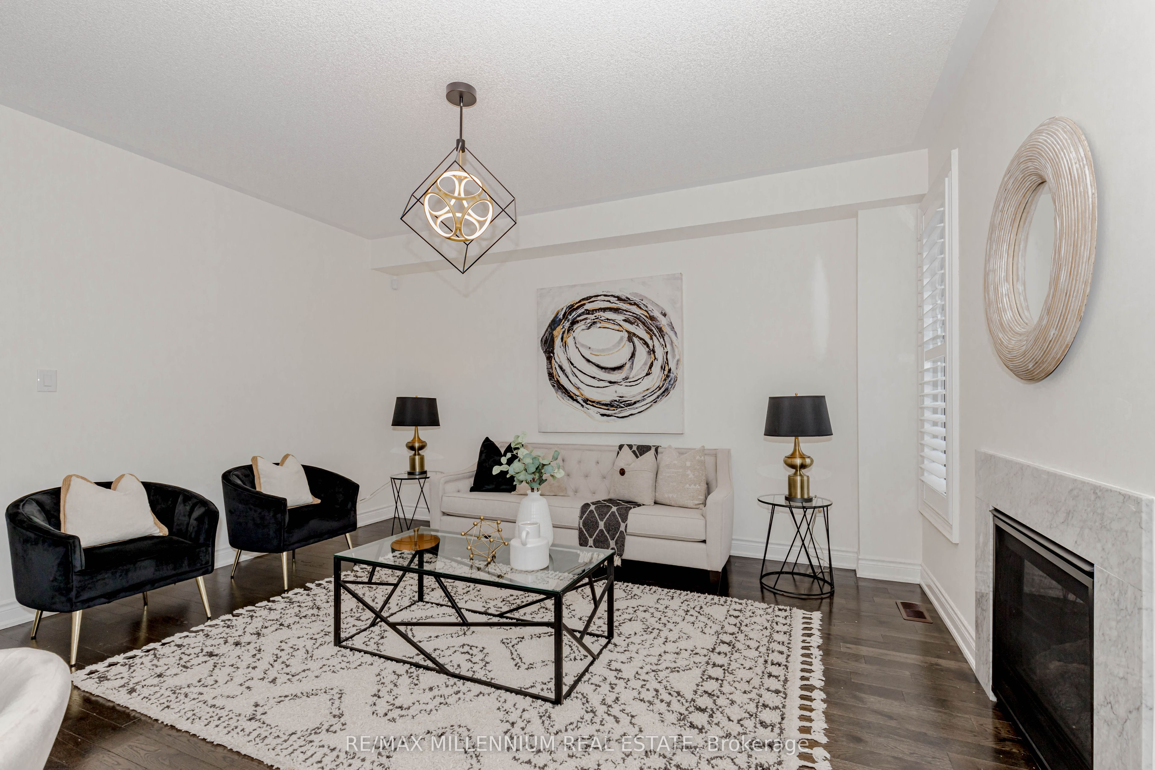 1238 Bowell Crescent