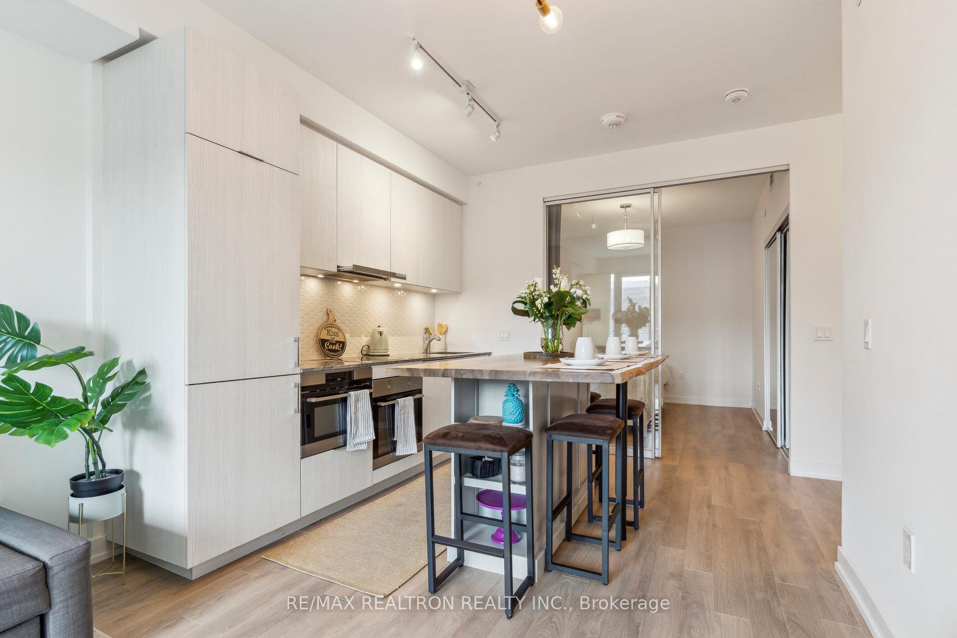 2 Bedrooms Condo at 158 Front, Toronto For sale